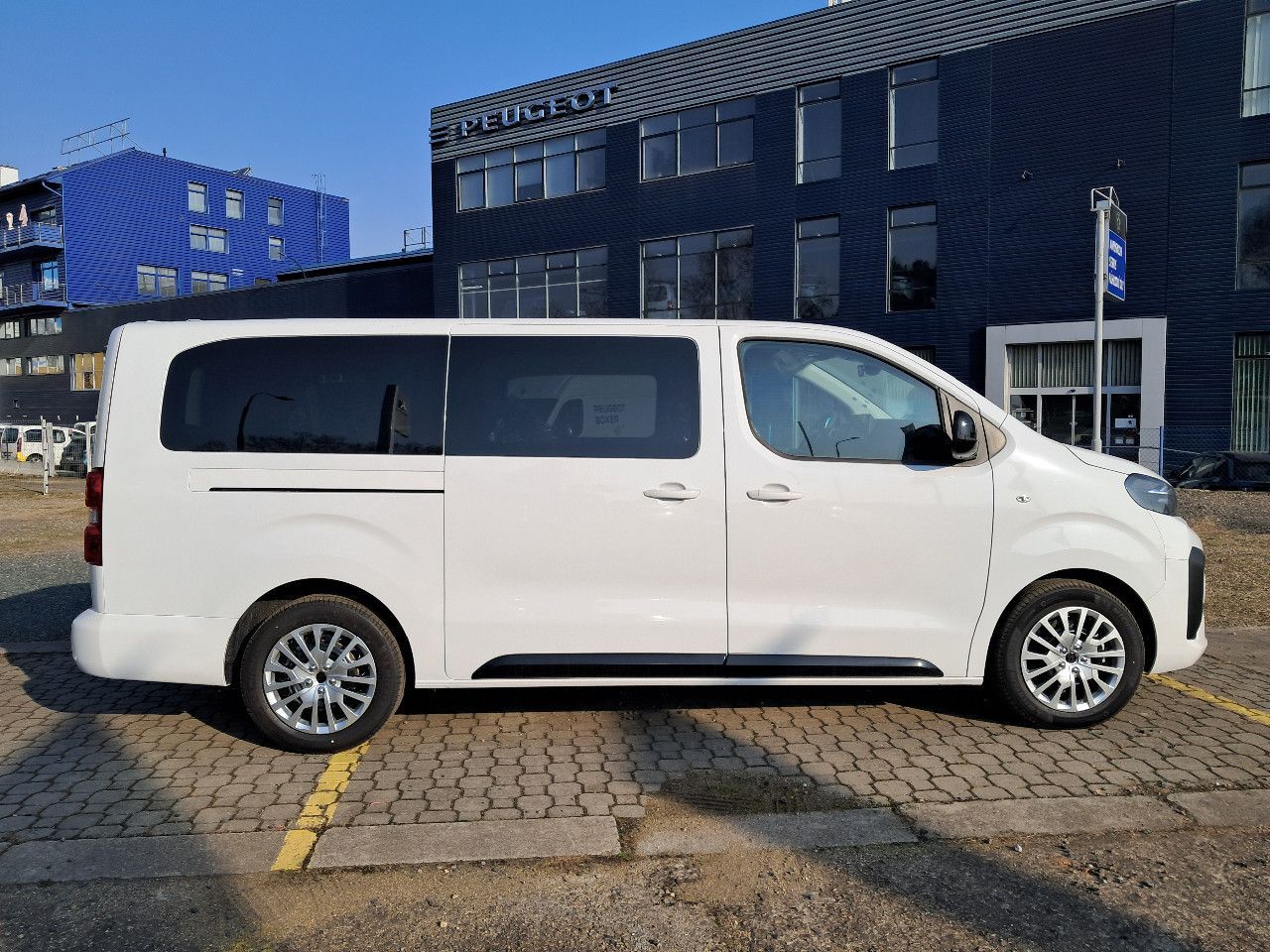 Peugeot Traveller, Active L3 2.2 BlueHDi 180 S&S - fotka 4