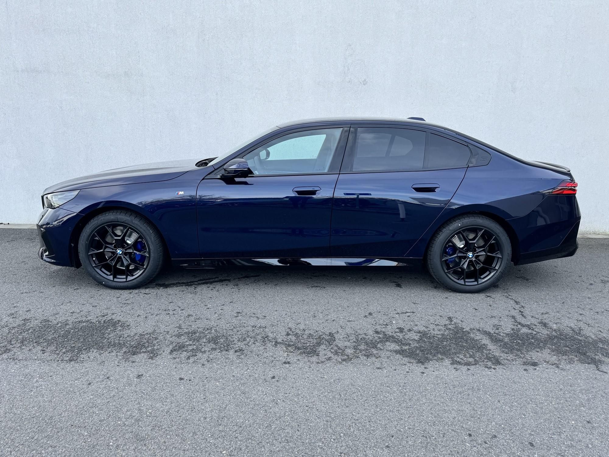 BMW Řada 5, 520d xDrive Sedan - fotka 5