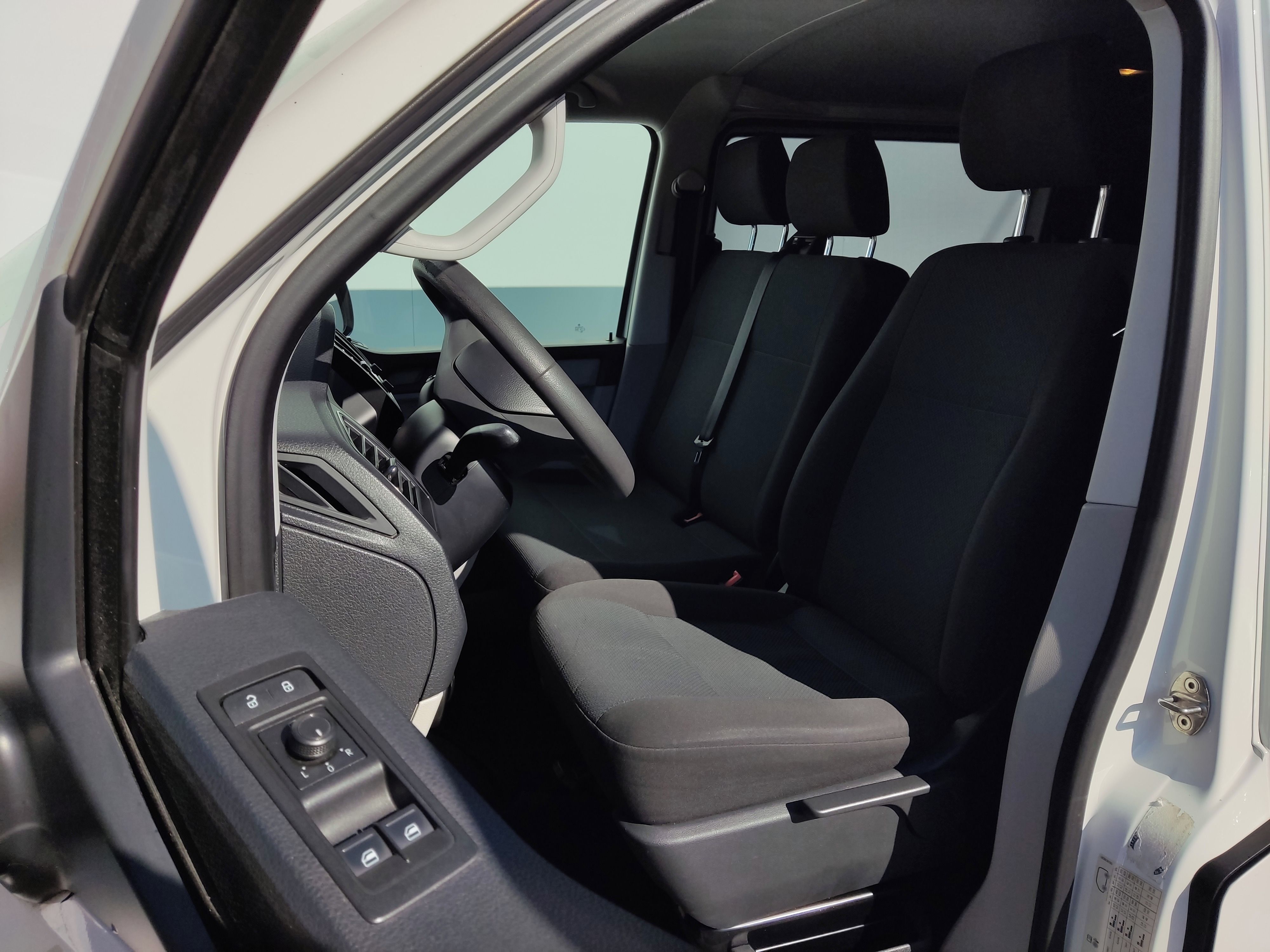 Volkswagen Transporter, 2.0 TDI 110 kW DR 6 míst - fotka 6