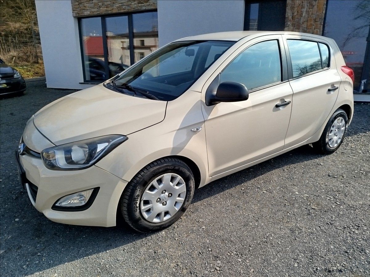 Hyundai i20, 1,2 i, 63kW, po velkém SERVISU - fotka 2