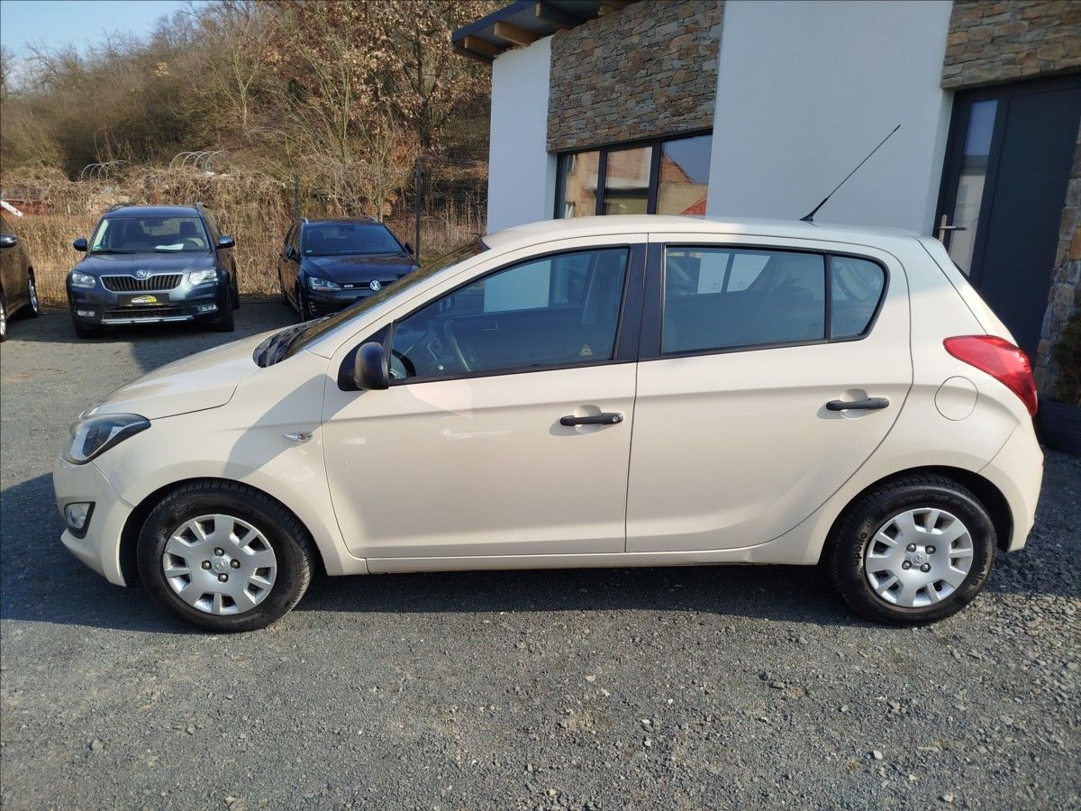 Hyundai i20, 1,2 i, 63kW, po velkém SERVISU - fotka 3