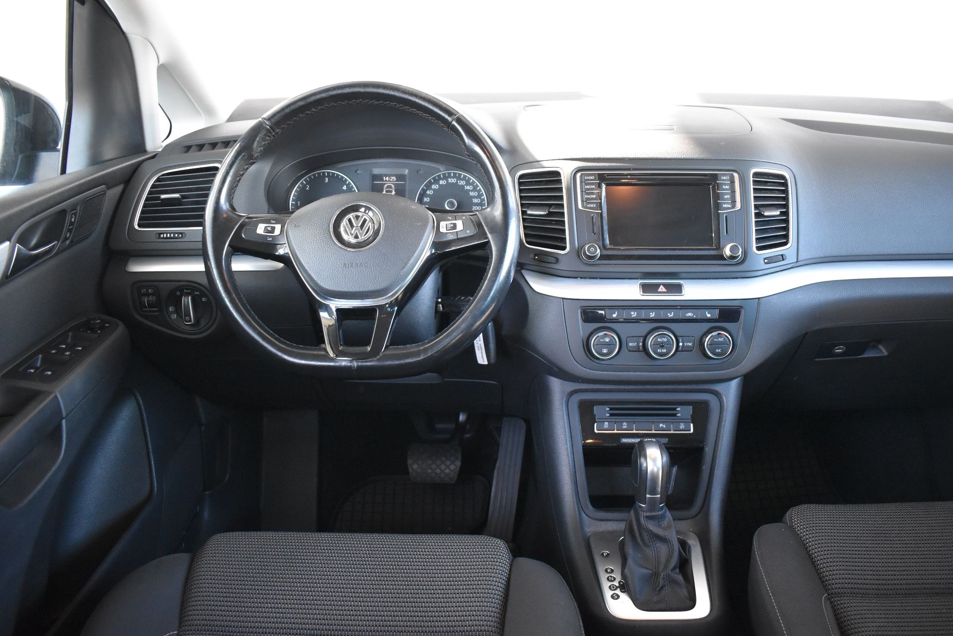 Volkswagen Sharan, 2.0TDI 110kW DSG 7 míst - fotka 5