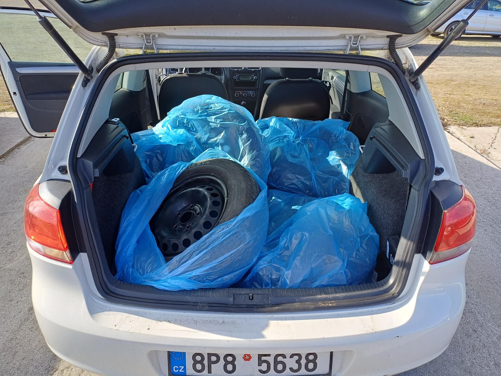 Volkswagen Golf, 1.4i 59kW Klima - fotka 6