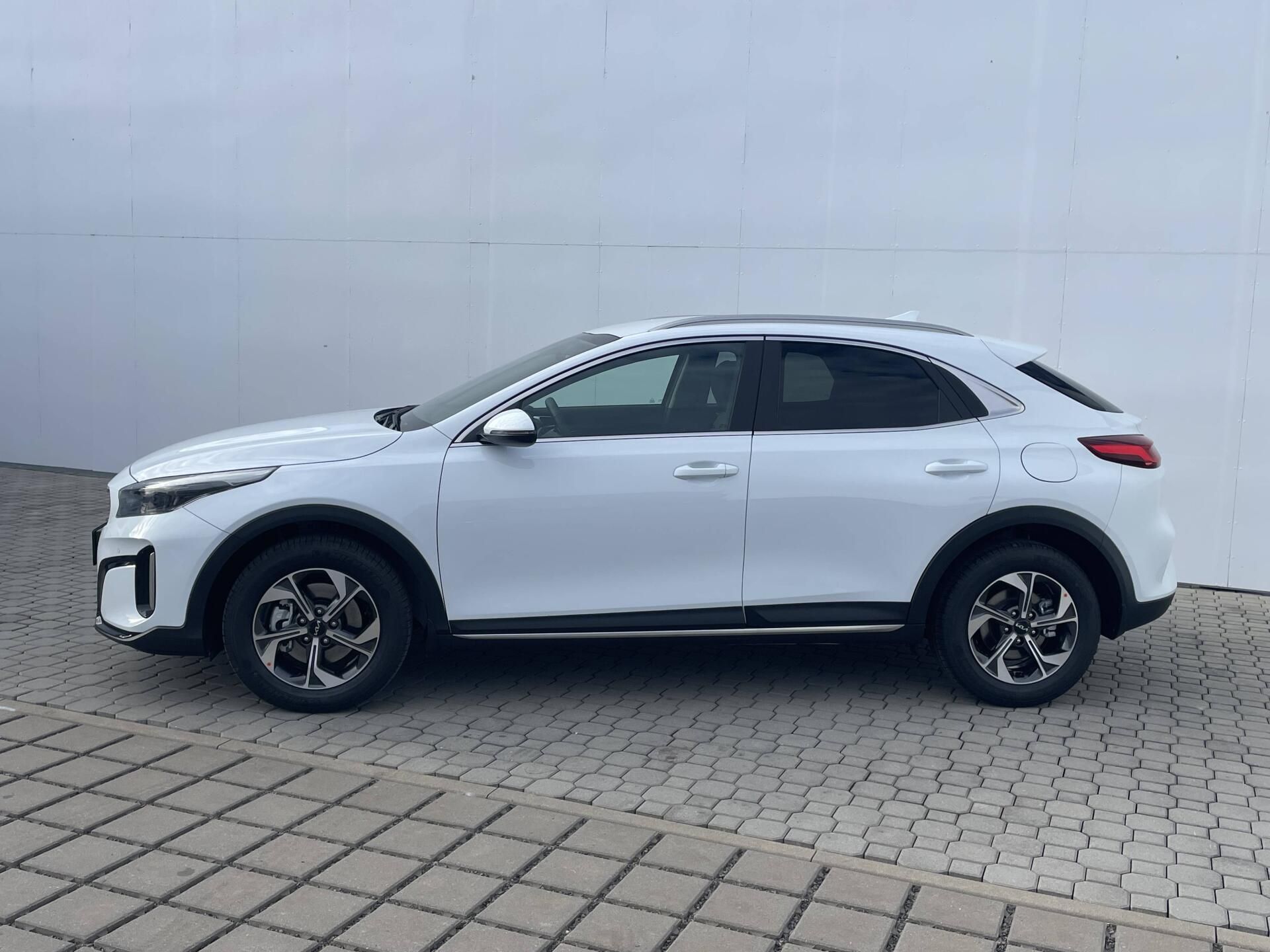 Kia XCee´d, EXCLUSIVE 7DCT 1,6 T-GDi - fotka 3