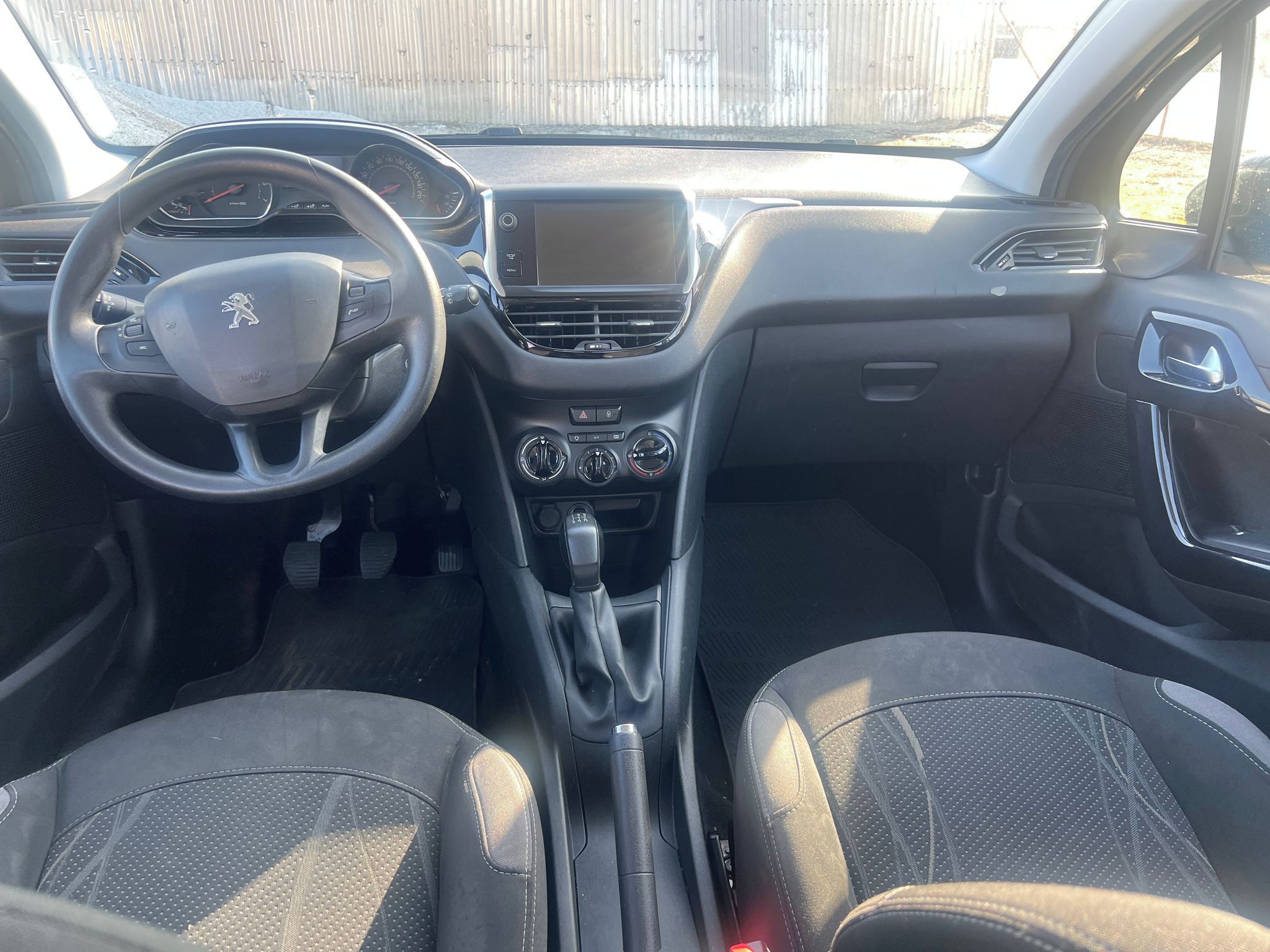 Peugeot 208, 1.2VTI - fotka 6