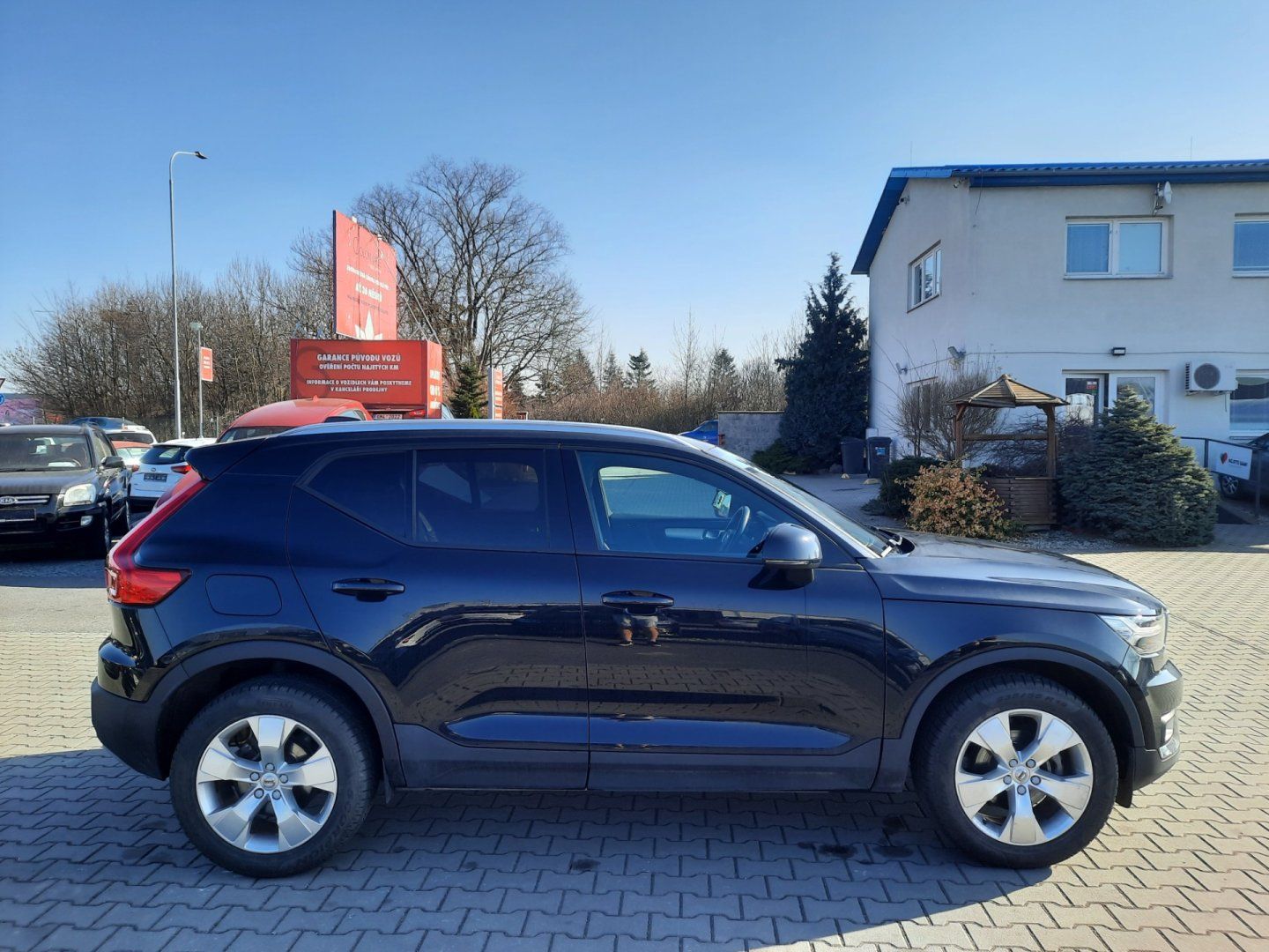 Volvo XC40, T3 GPS NAVI MOMENTUM PRO 120kW - fotka 4