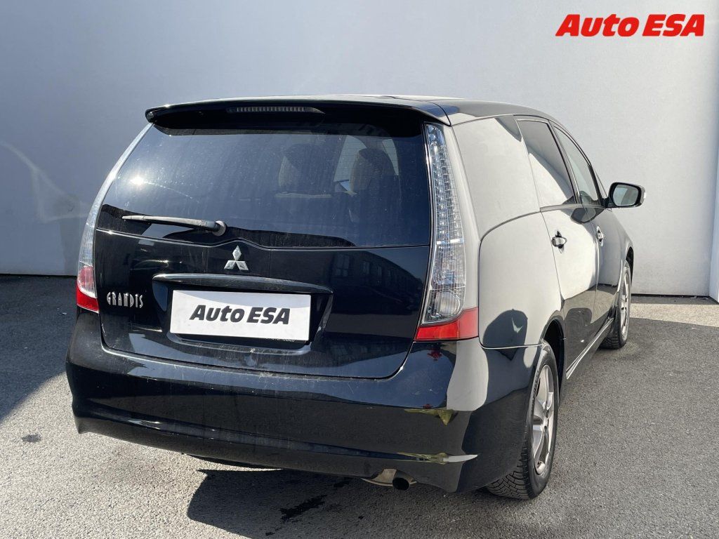 Mitsubishi Grandis, 2.4i,AC,tempo,výhřev sed - fotka 4