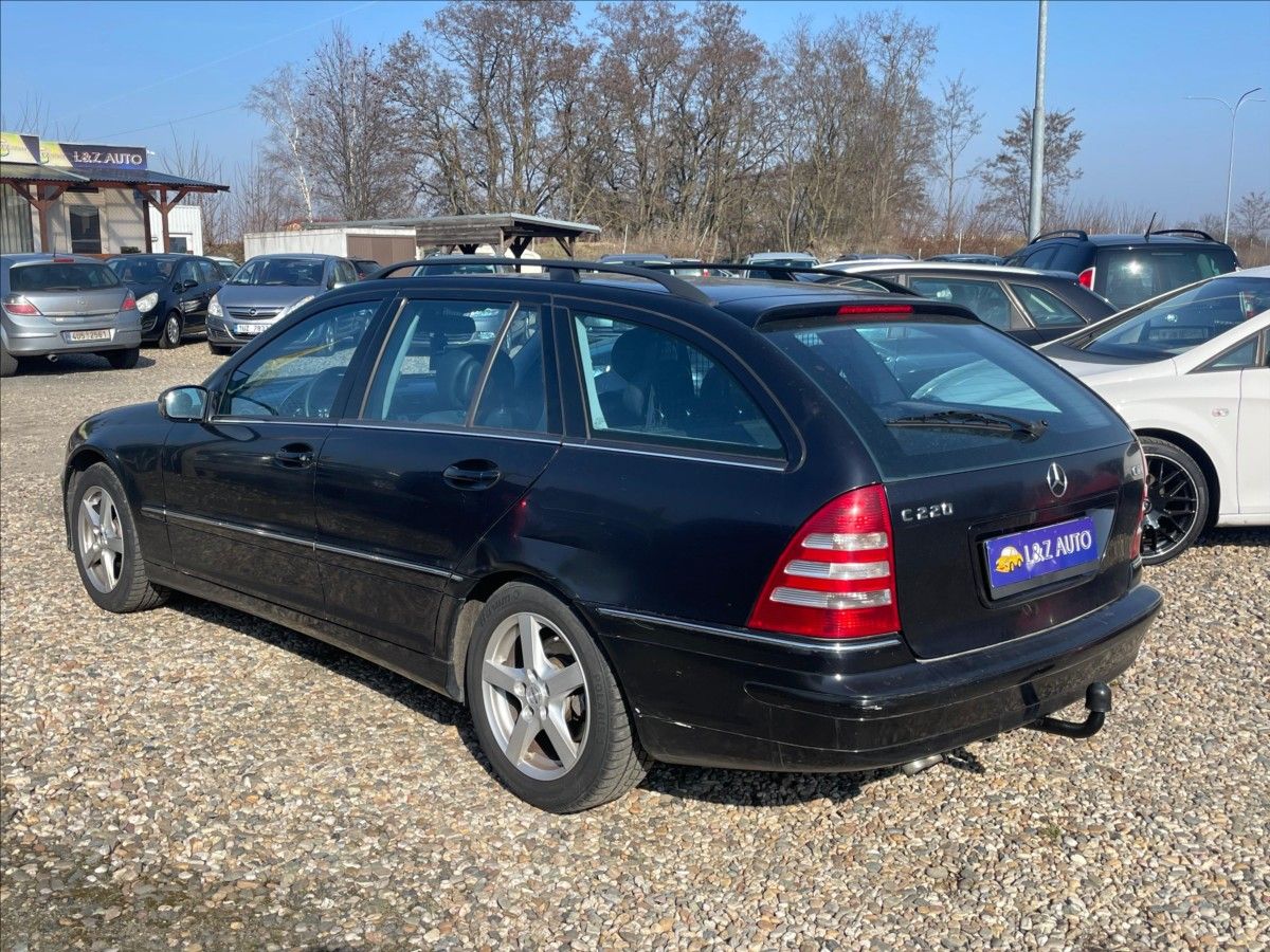 Mercedes-Benz Třídy C, 2,2 220 CDi - fotka 3