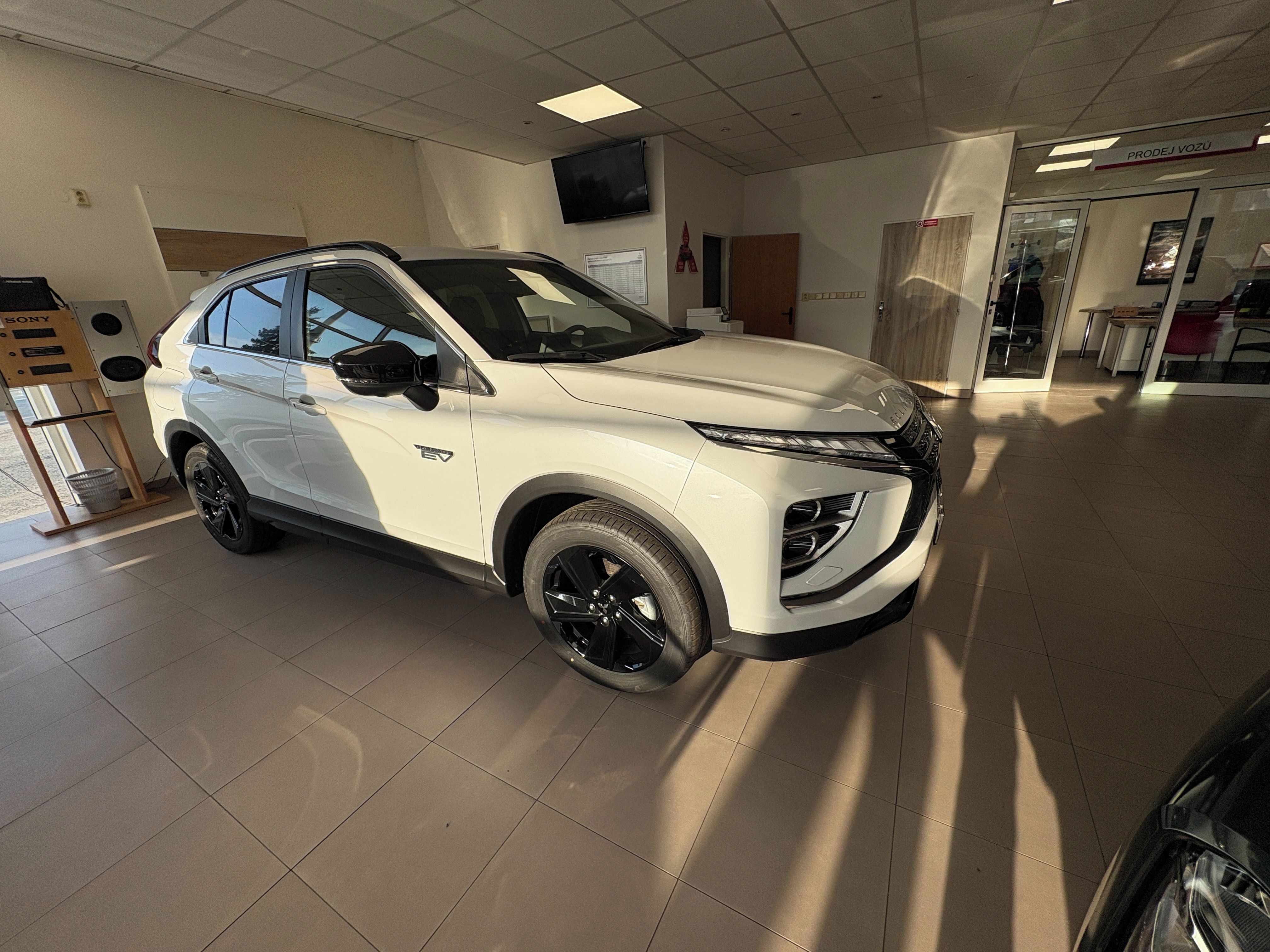 Mitsubishi Eclipse Cross, BLACK EDITION PHEV 2,4INTENSE+ - fotka 3