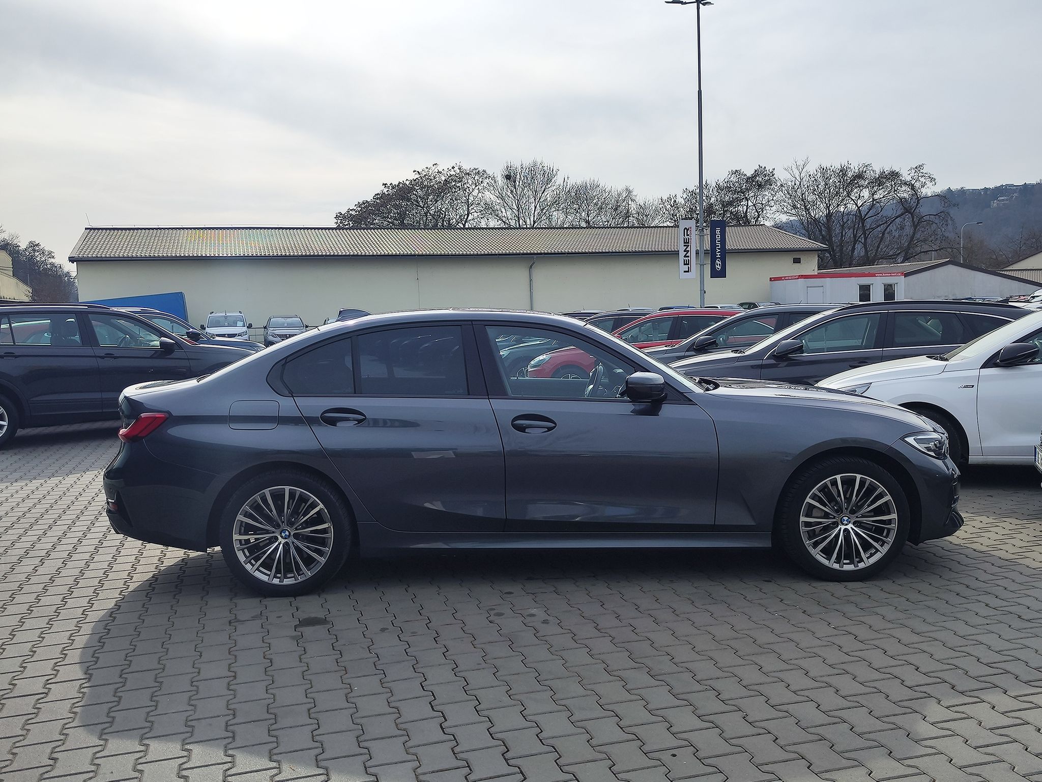 BMW Řada 3, 330e 2.0/215kW Sportline PHEV - fotka 4