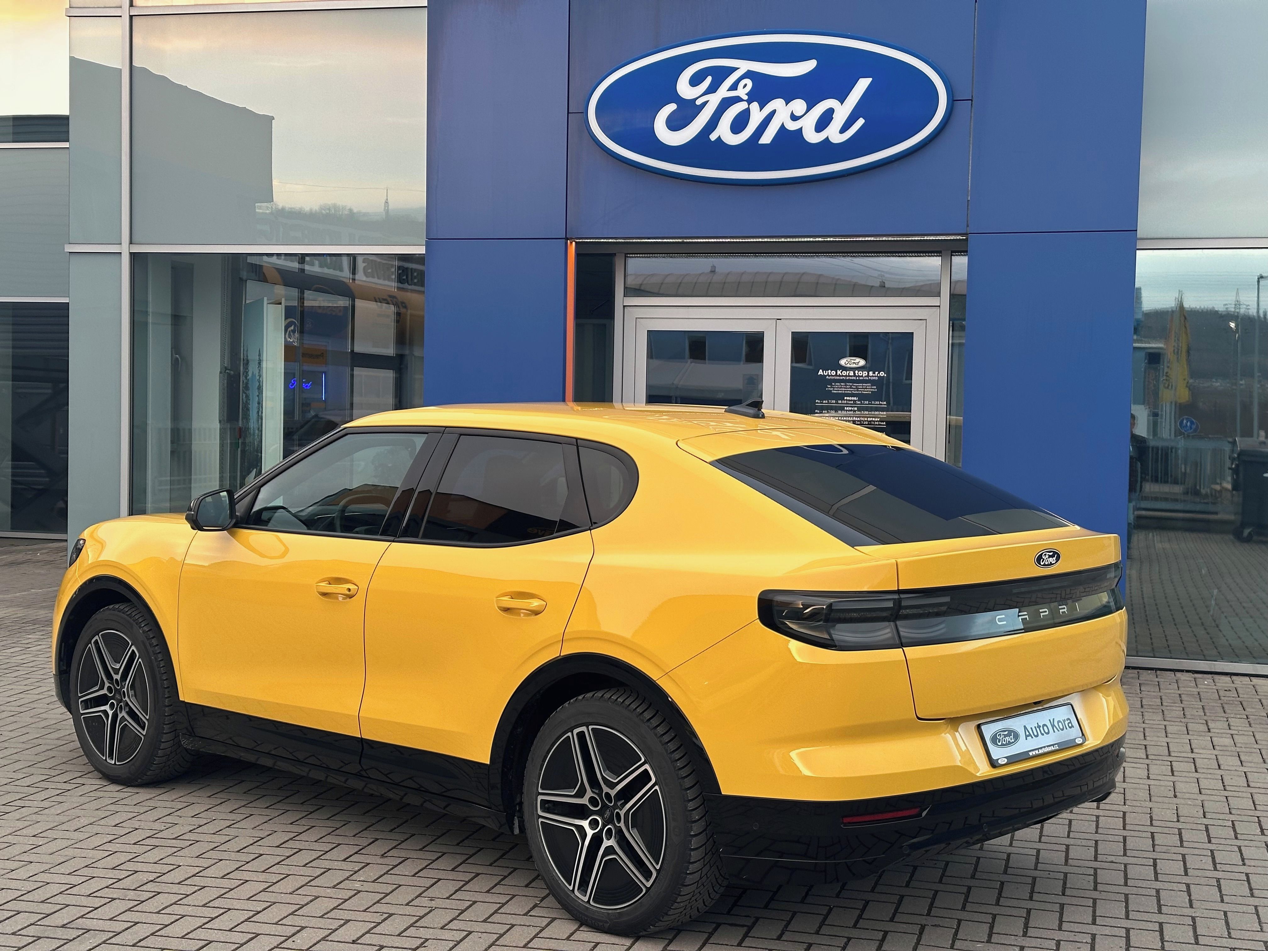 Ford Capri, Premium AWD 2025  ČR FORD - fotka 2