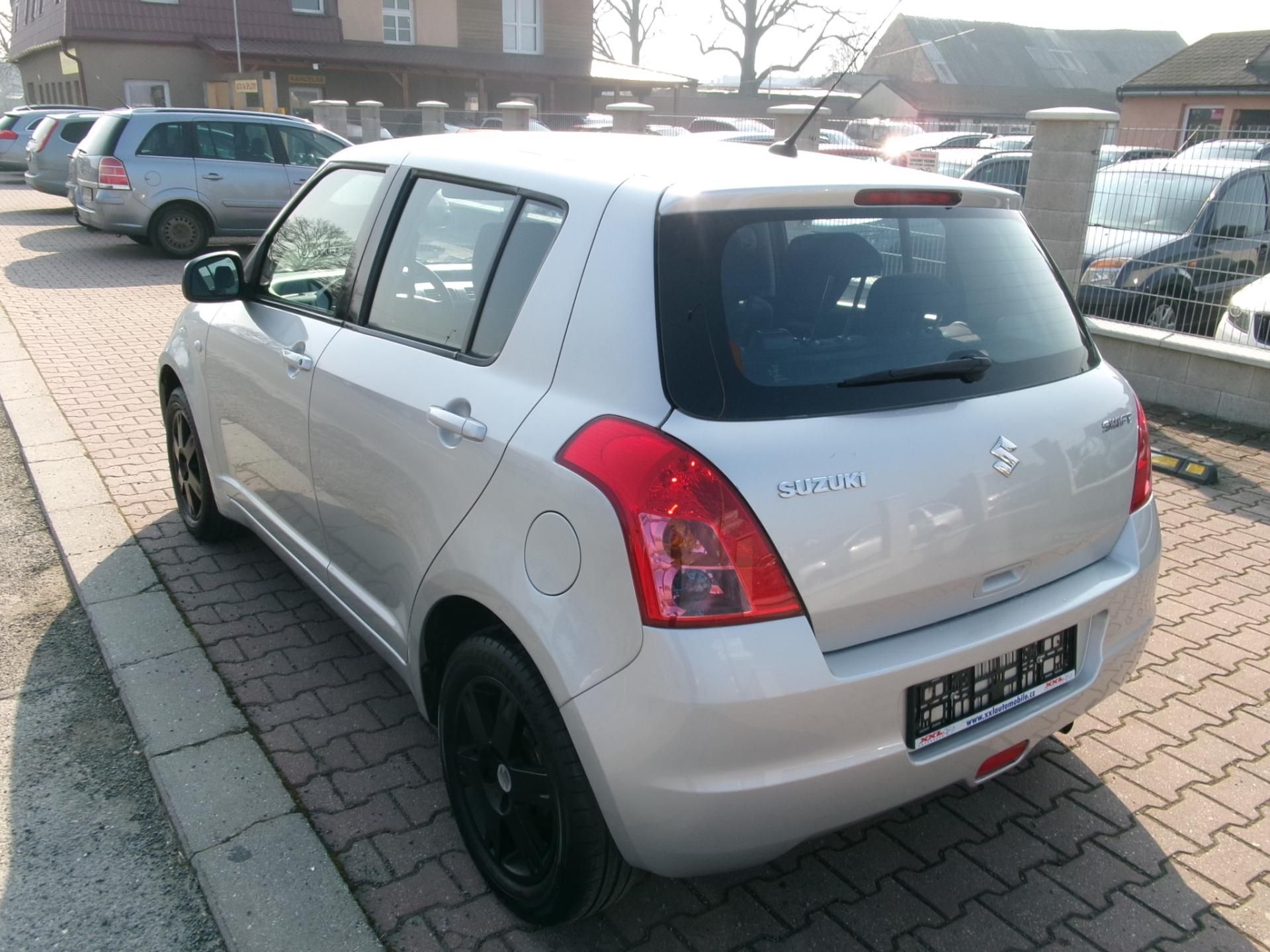 Suzuki Swift, 1,3i GL 4WD KLIMA VÝHŘEV - fotka 6