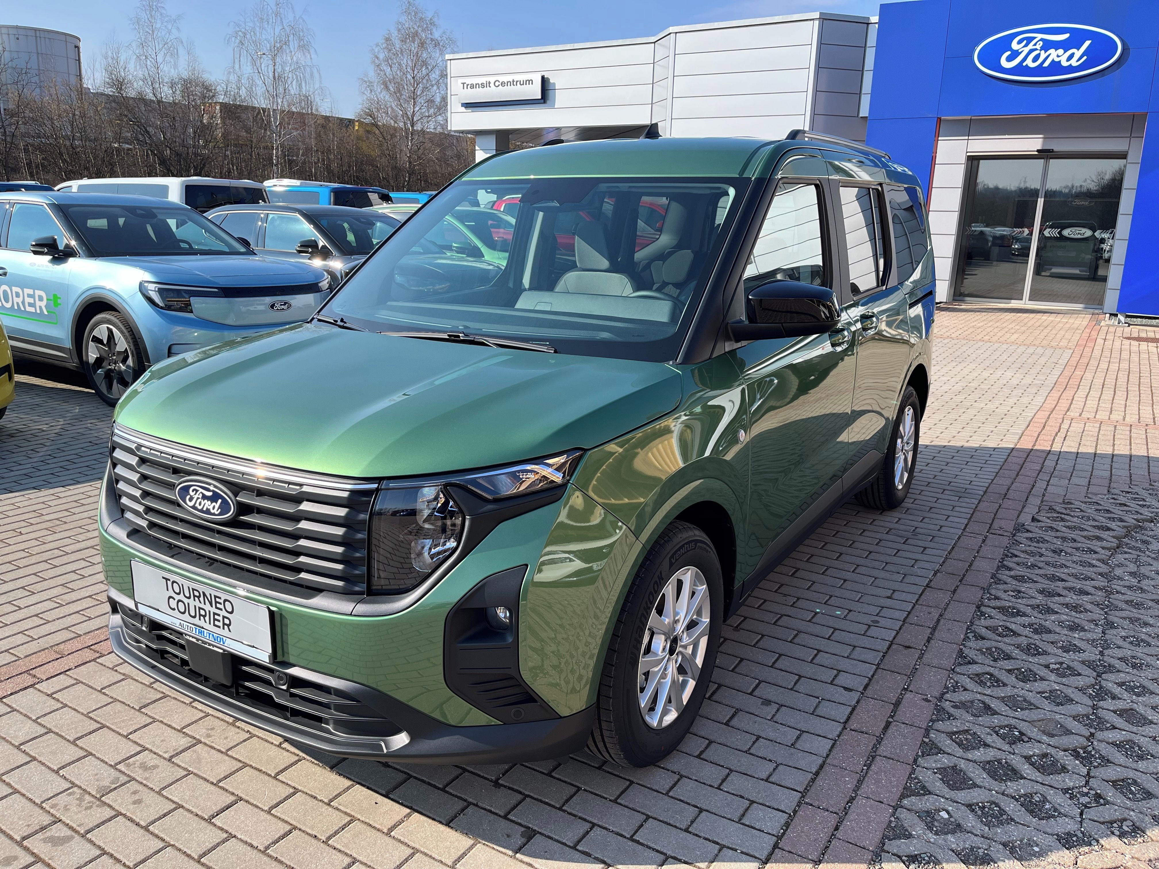 Ford Tourneo Courier, 1.0 EcoBoost 92 kW Titanium