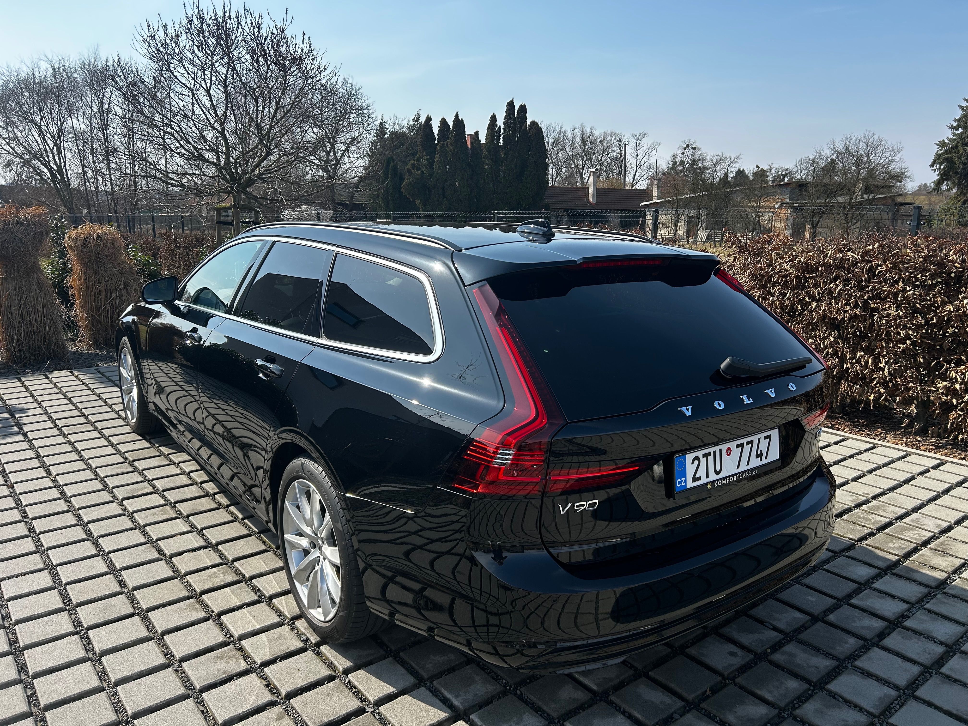 Volvo V90, B4 145kW 2022 - fotka 5