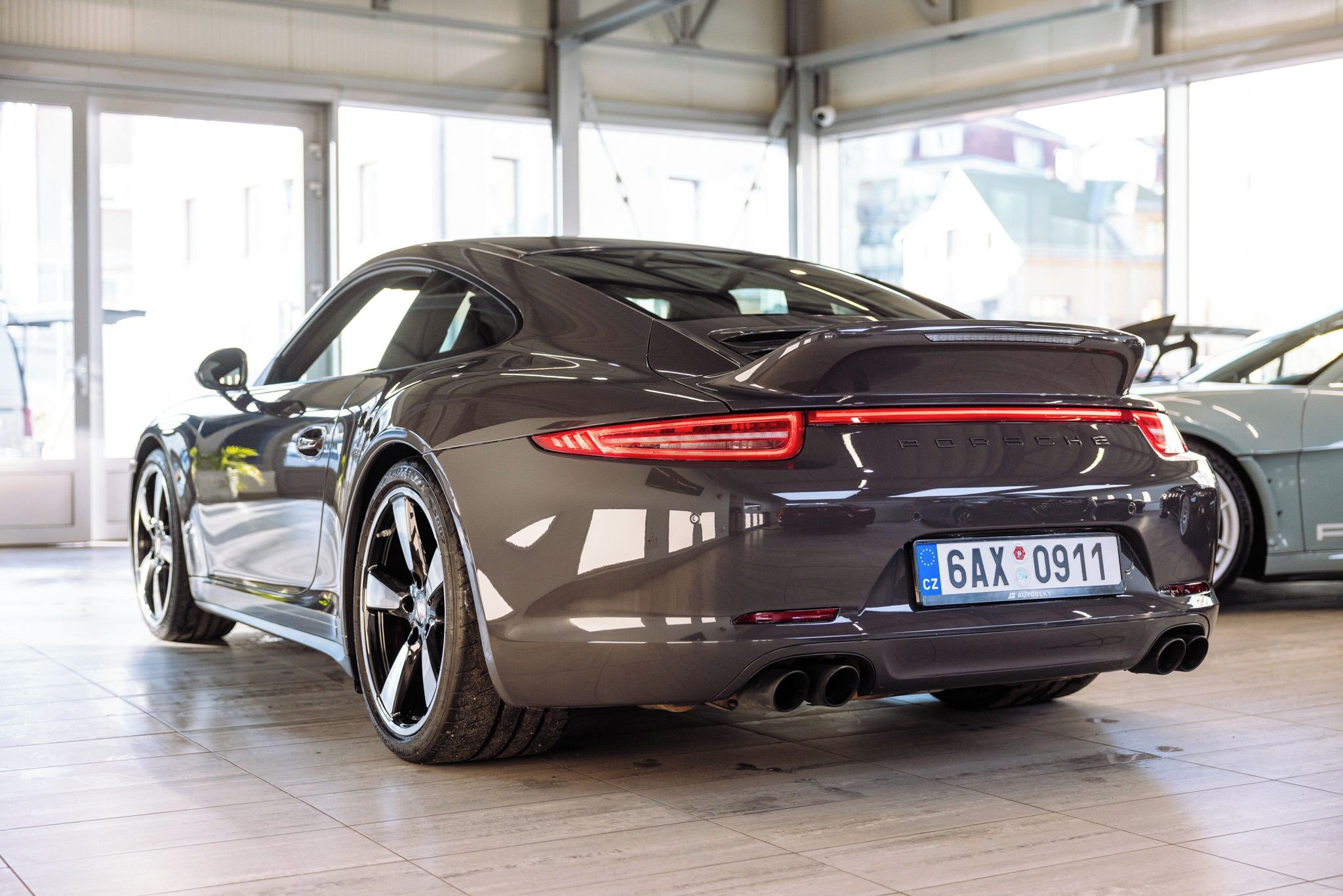 Porsche 911, Carrera 4S / 50 Jahre edition - fotka 6