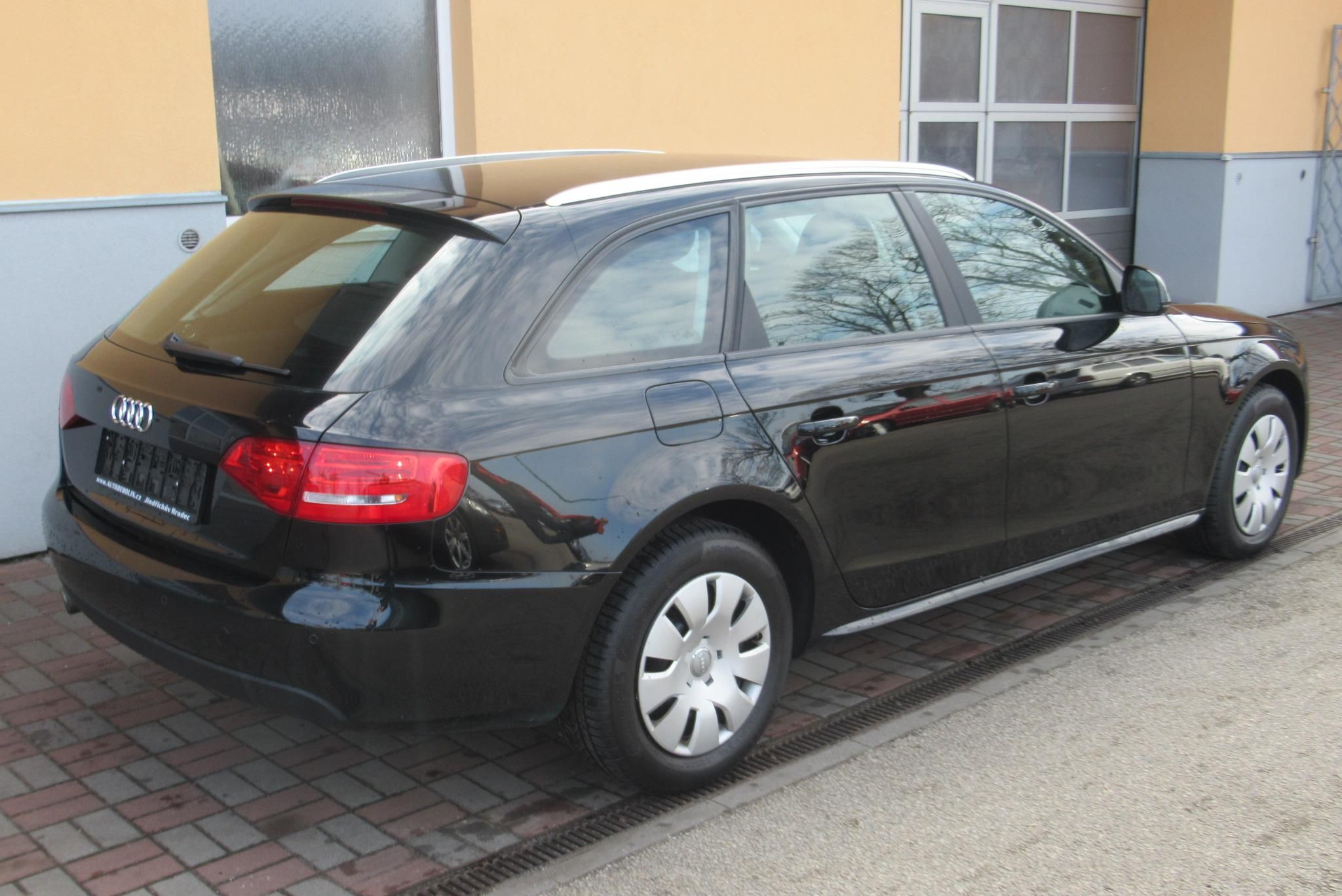 Audi A4, 2.0 TDi AUT. KLIMA *AUTOMAT* - fotka 5