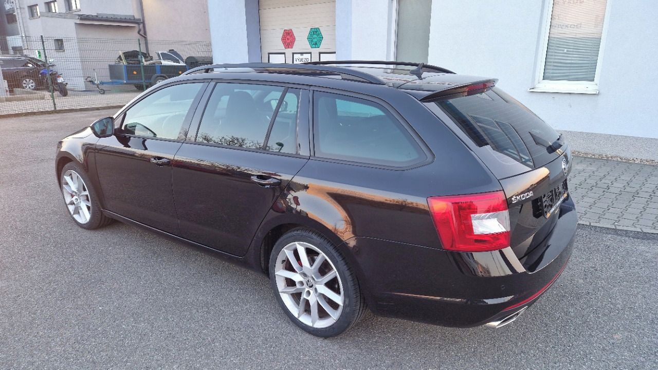 Škoda Octavia, 2,0 TDI RS Combi - fotka 4