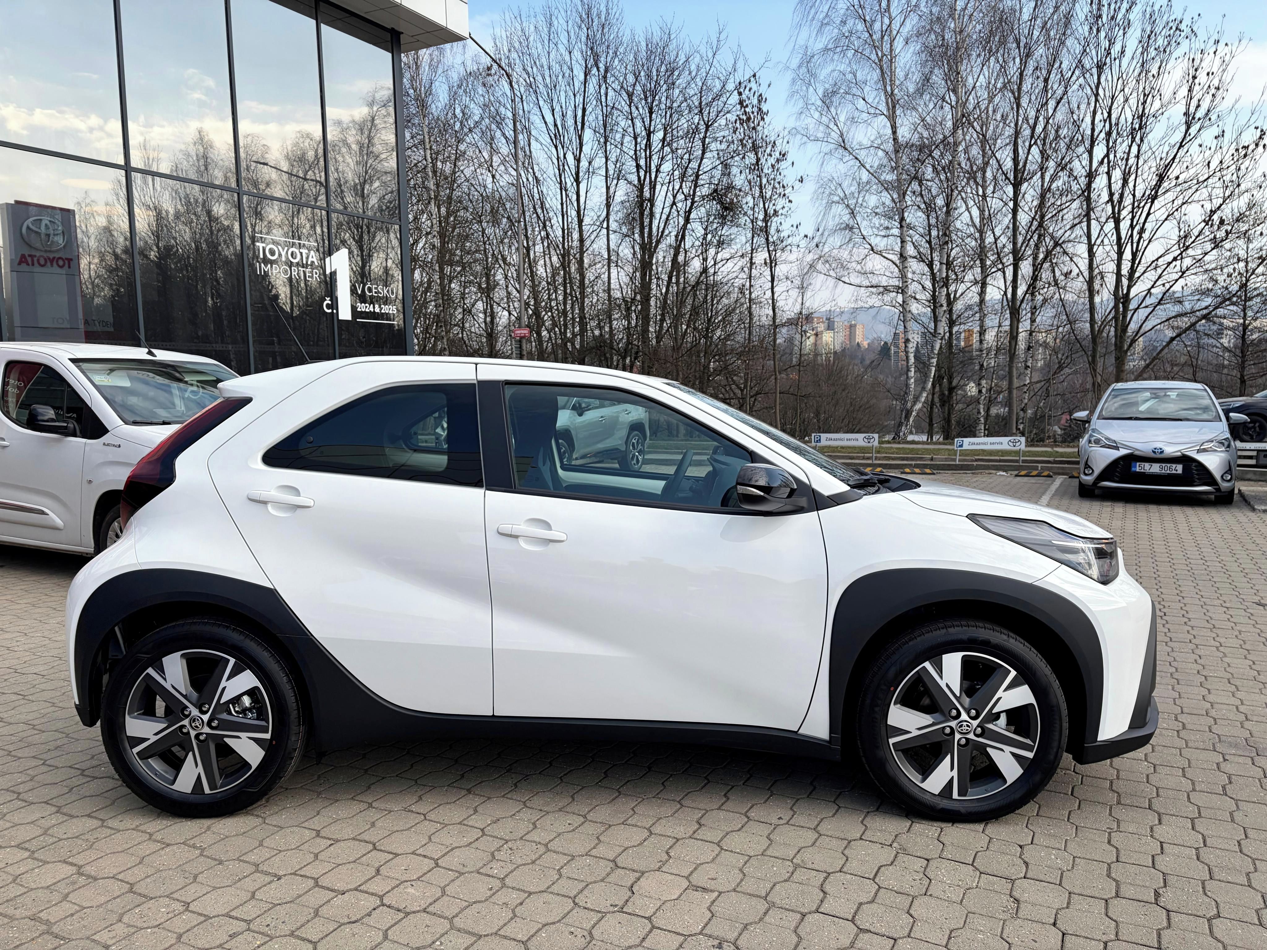 Toyota Aygo, 1,5 HEV 116k Comfort - fotka 3