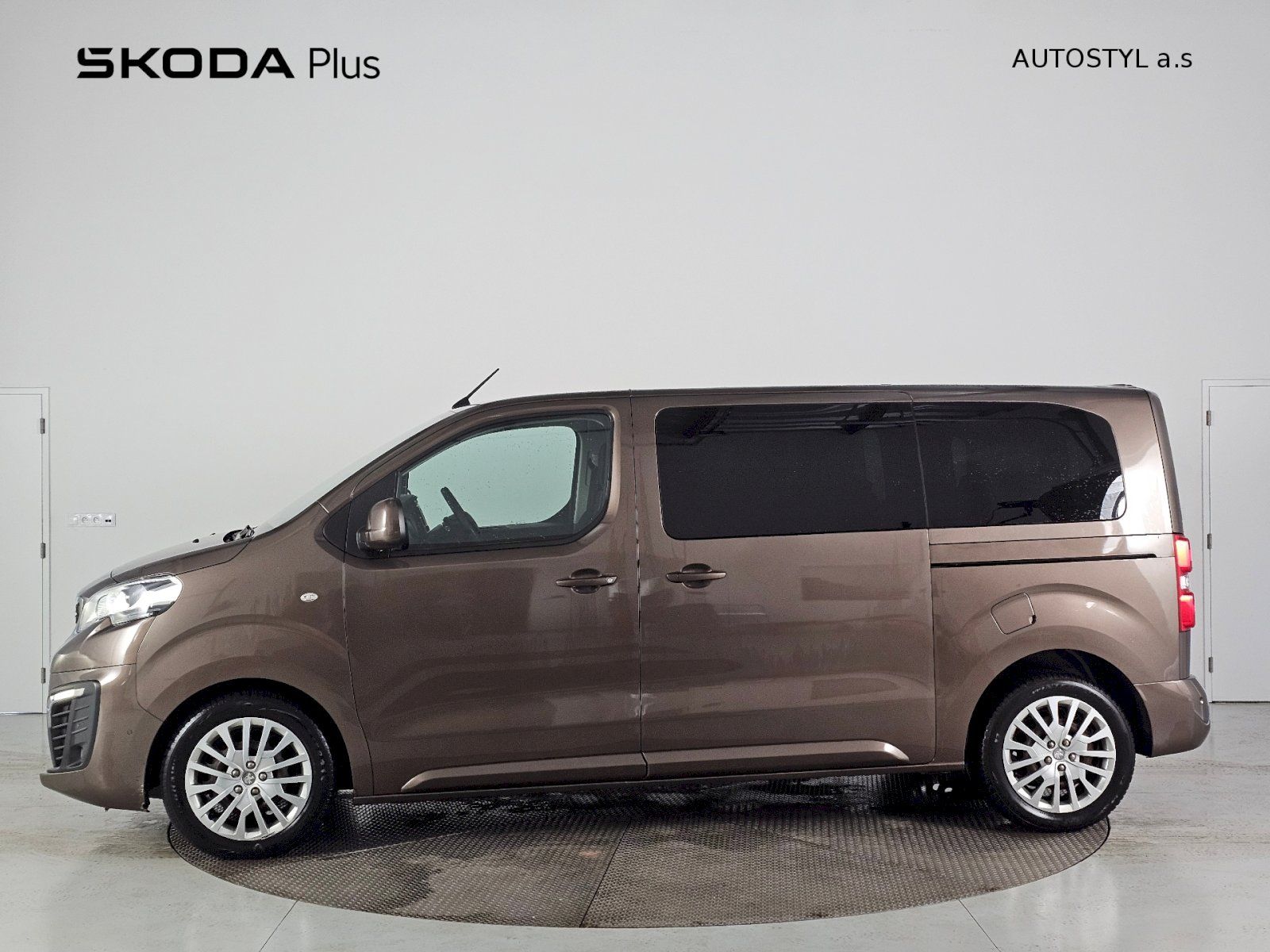 Peugeot Traveller, 2.0HDi 130kW 8AT 8MÍST - fotka 3