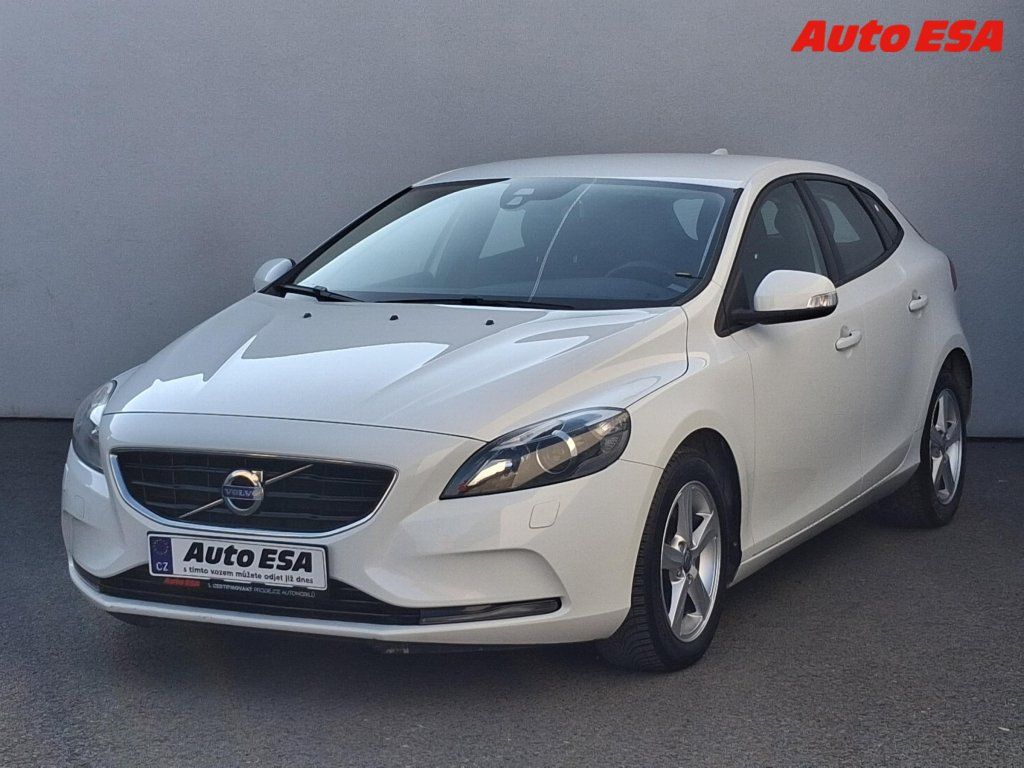 Volvo V40, 1.6 D2,Navi,bixen - fotka 3