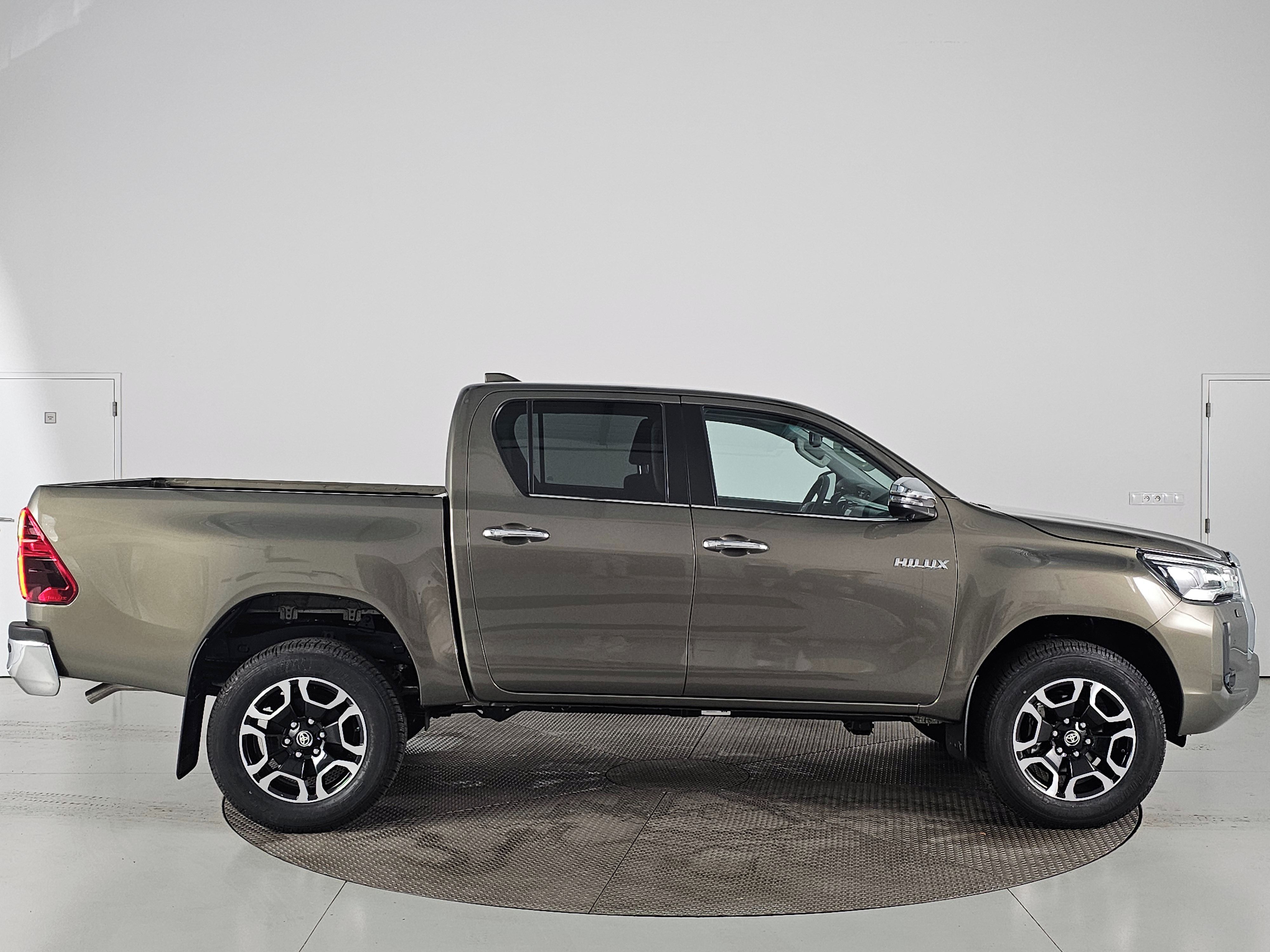 Toyota Hilux, DoubleCab 2.8D 6AT Executive - fotka 4