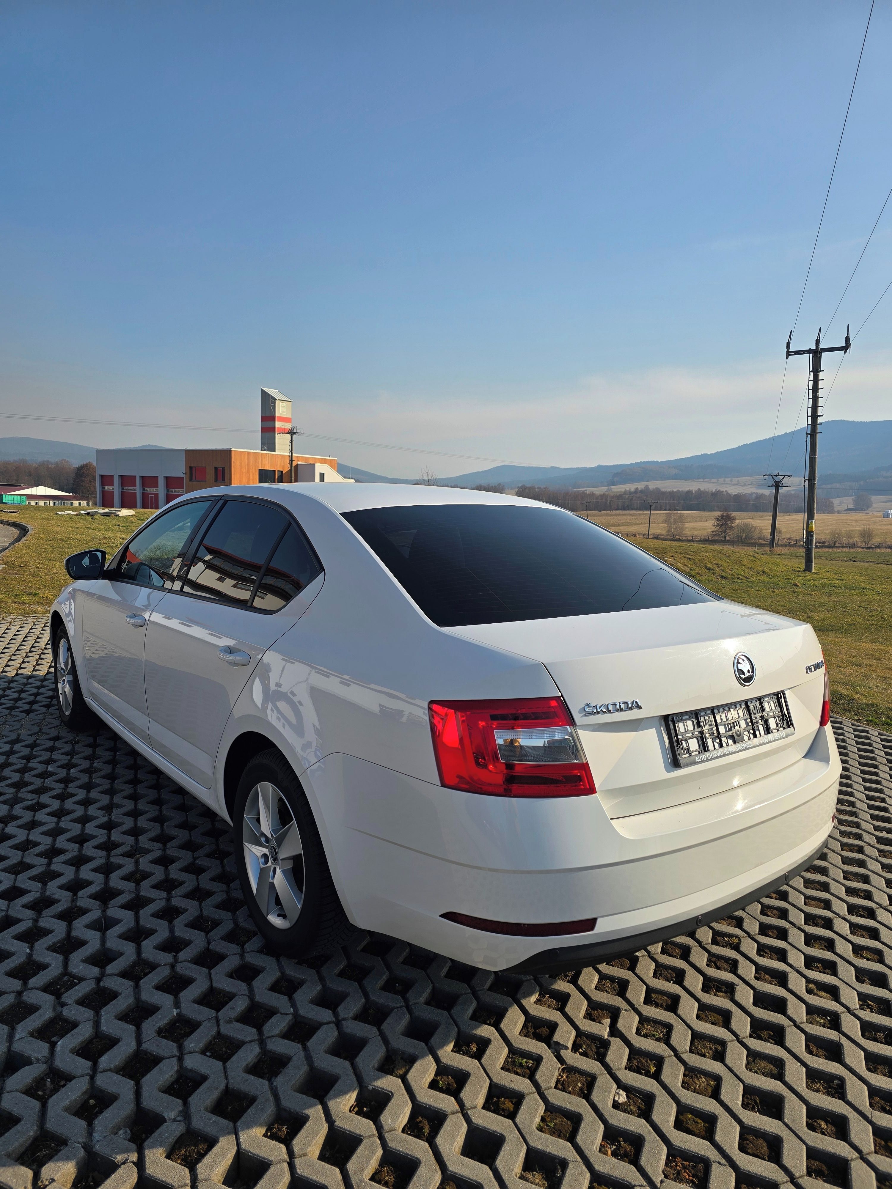 Škoda Octavia, 1.6 TDI 85Kw —prodáno———— - fotka 5