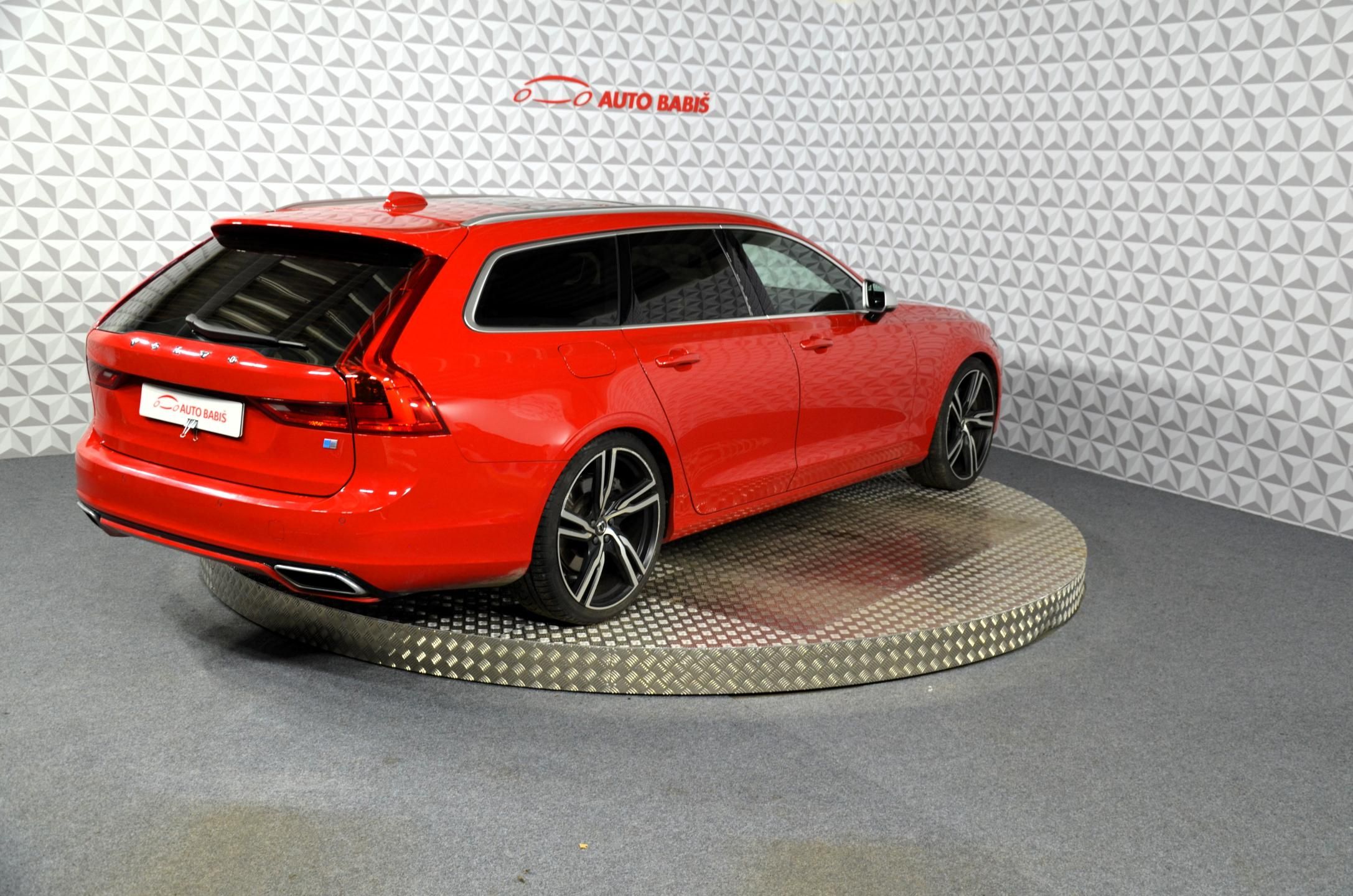 Volvo V90, 2.0D Polestar R-design - fotka 5