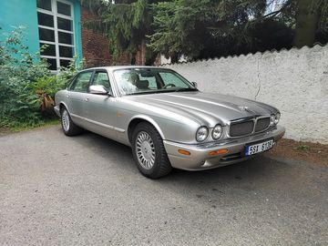 3,2 V8 unikát