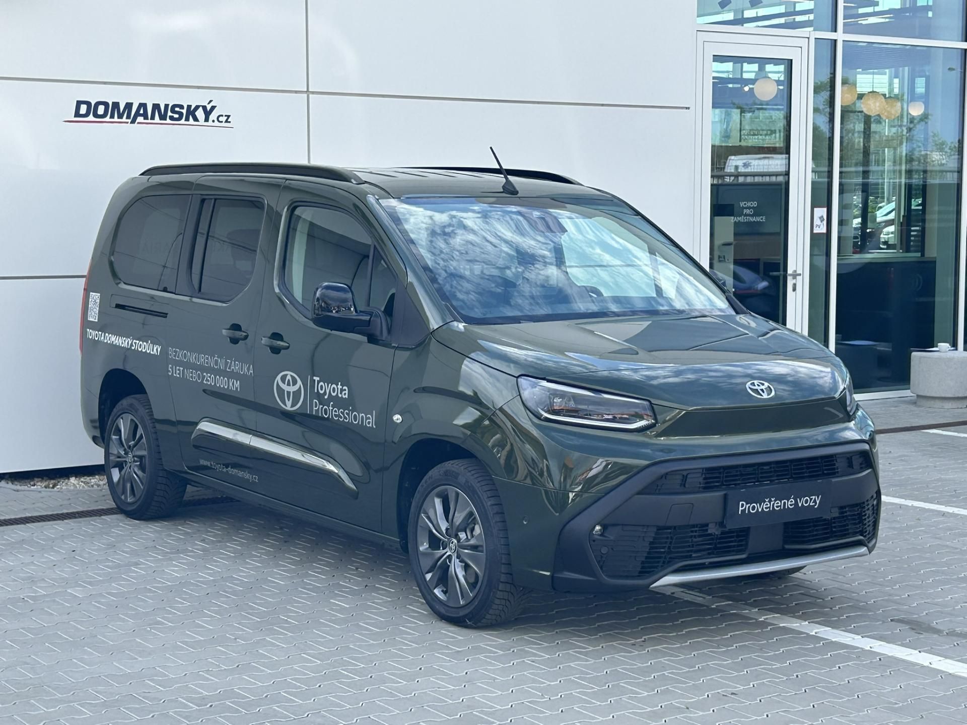 Toyota Proace City Verso, LONG VIP 1,5D 130k AT 7 MÍST - fotka 2