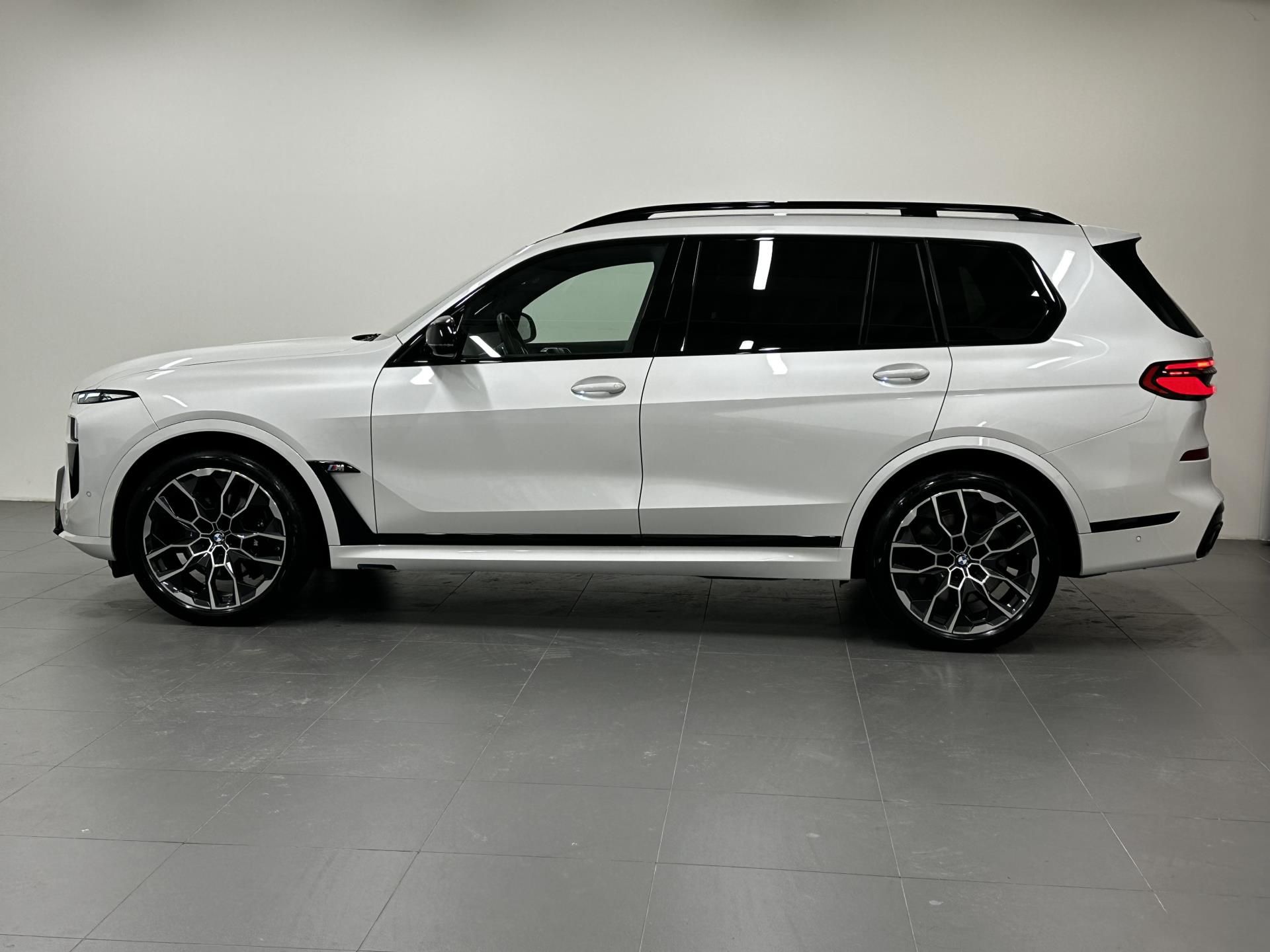 BMW X7, X7 M60i xDrive - fotka 3