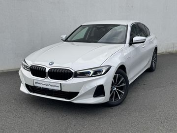 330e xDrive Sedan Tažné