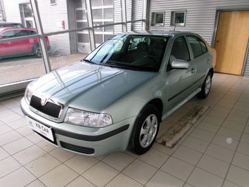1.6i 75kW Tour