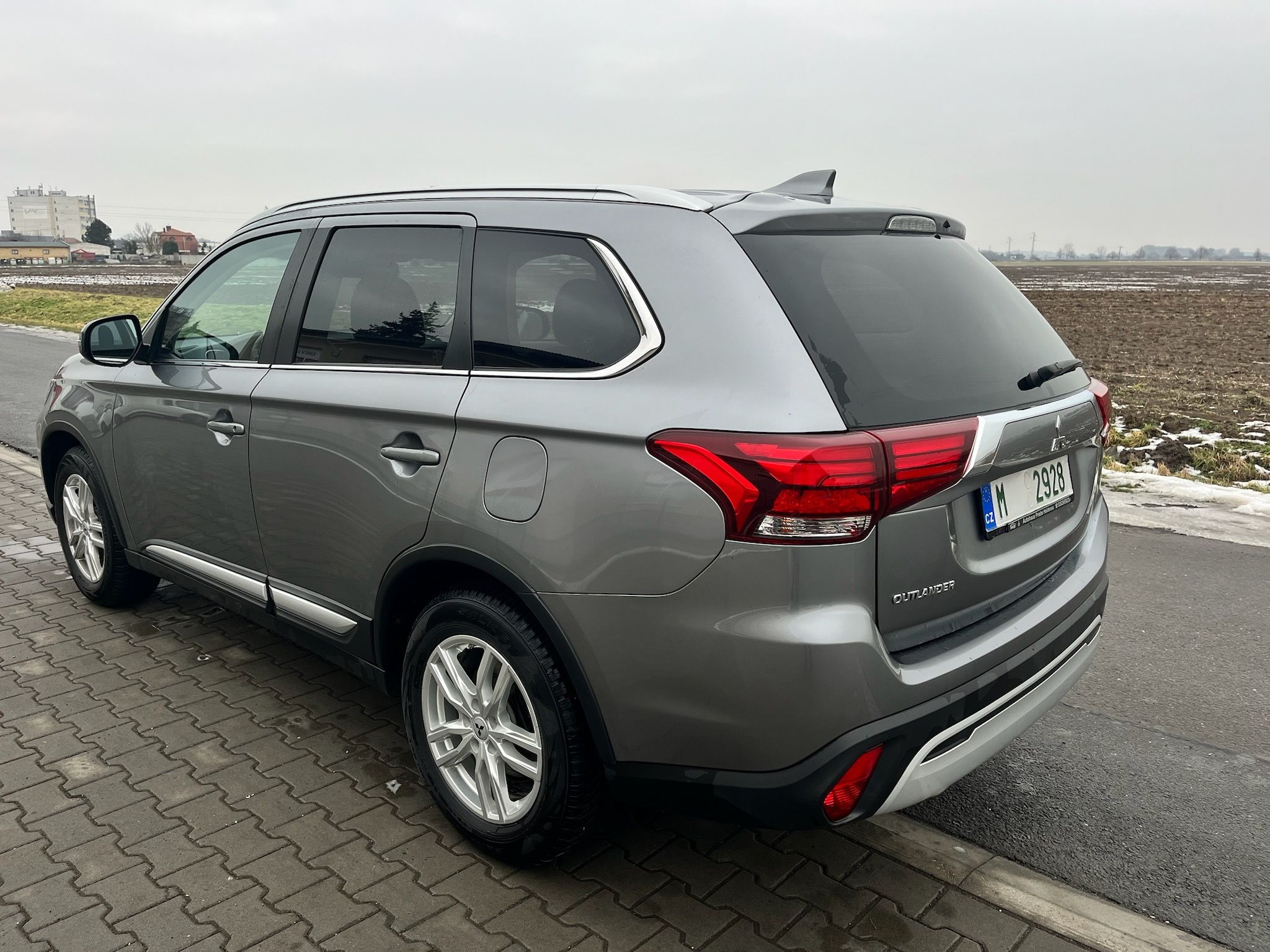 Mitsubishi Outlander, 2,0i benzin 110kw 45000km!!! - fotka 3