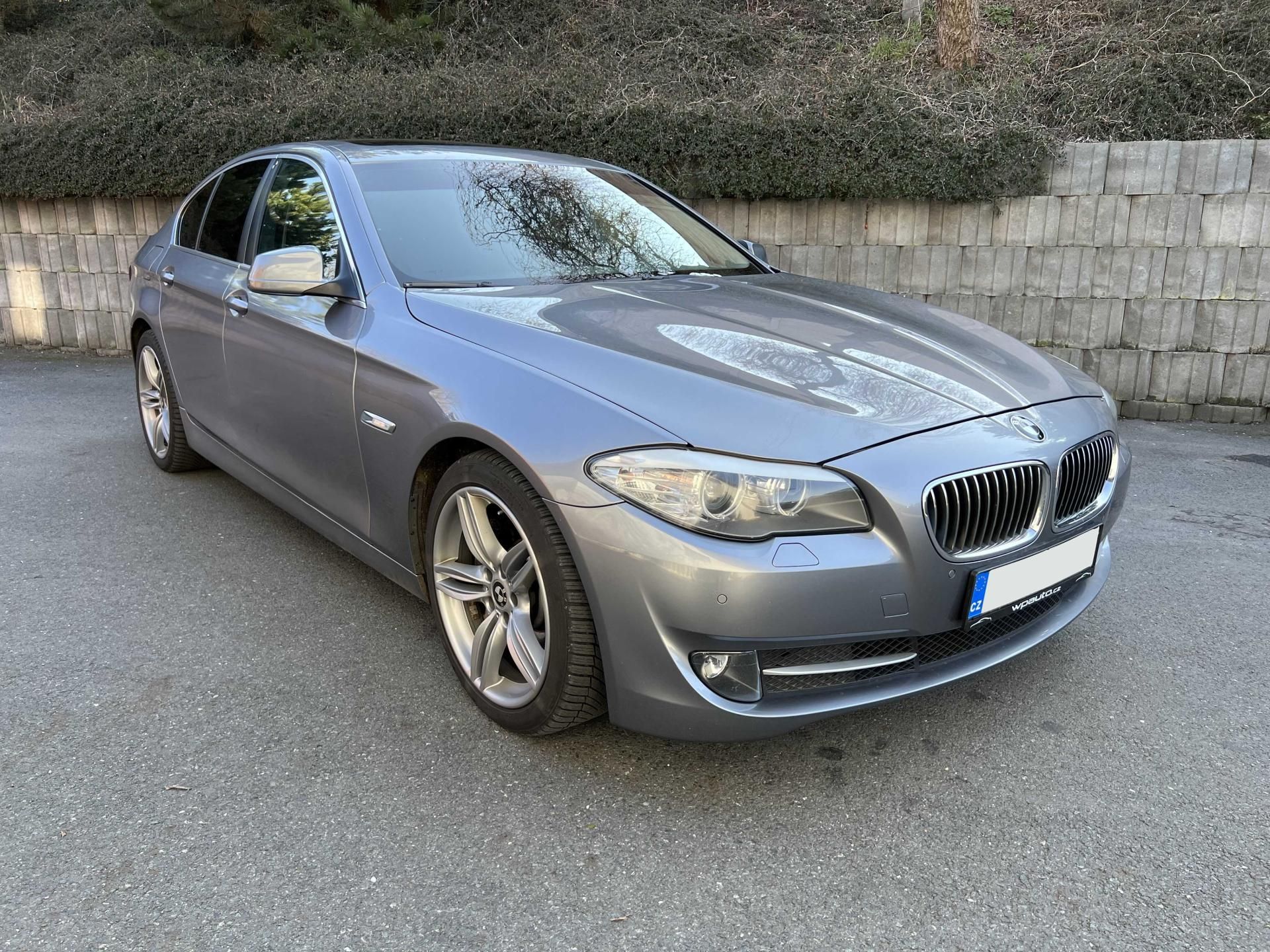 BMW Řada 5, 530d 190 kW NOVÁ STK - fotka 3