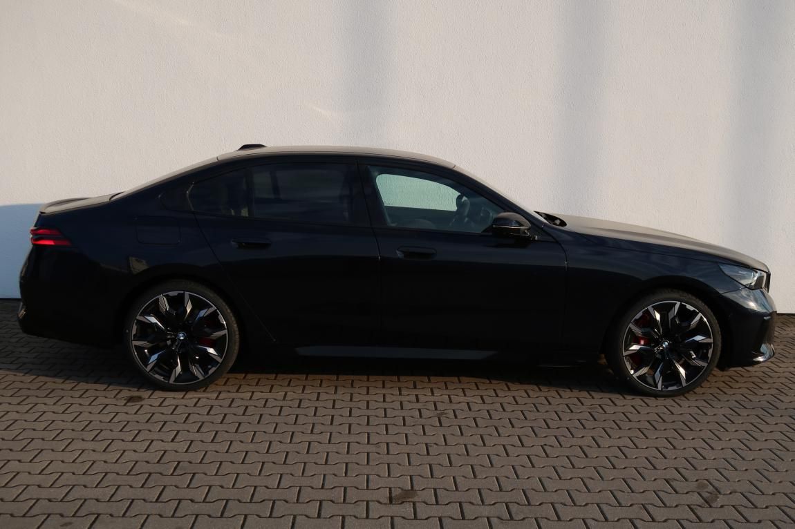 BMW Řada 5, 540d xDrive Sedan - fotka 5