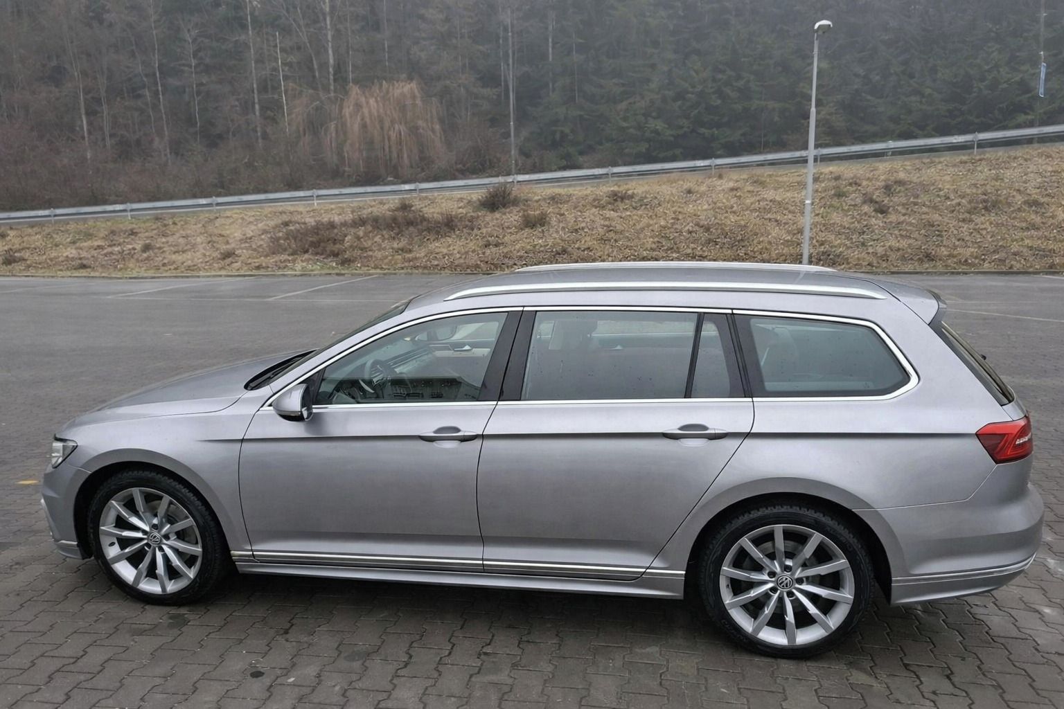 Volkswagen Passat Variant, R-Line paket, Navi, Tažné, ACC - fotka 4