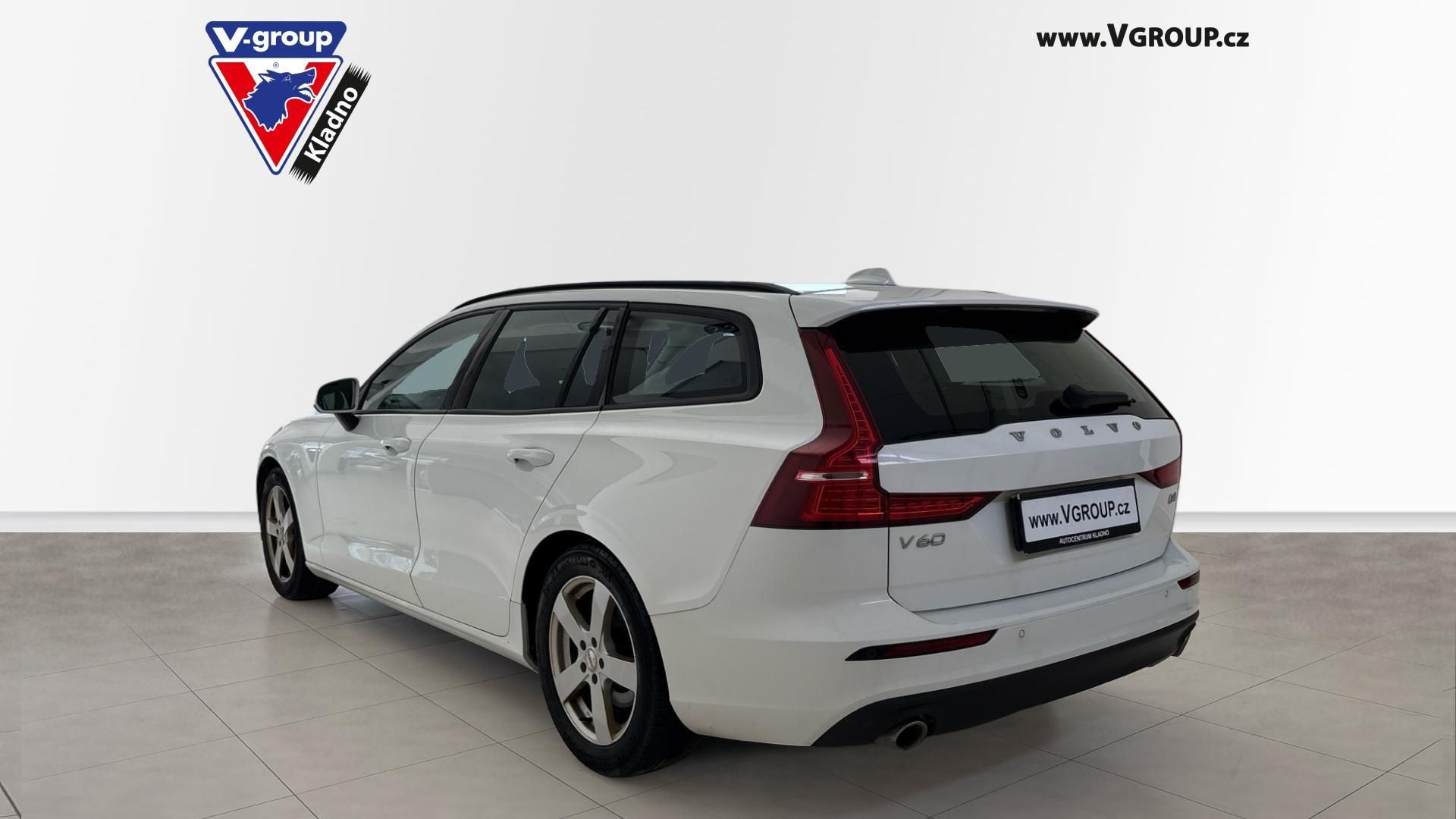 Volvo V60, 2.0 D4 MOMENTUM + EL. TAŽNÉ - fotka 3
