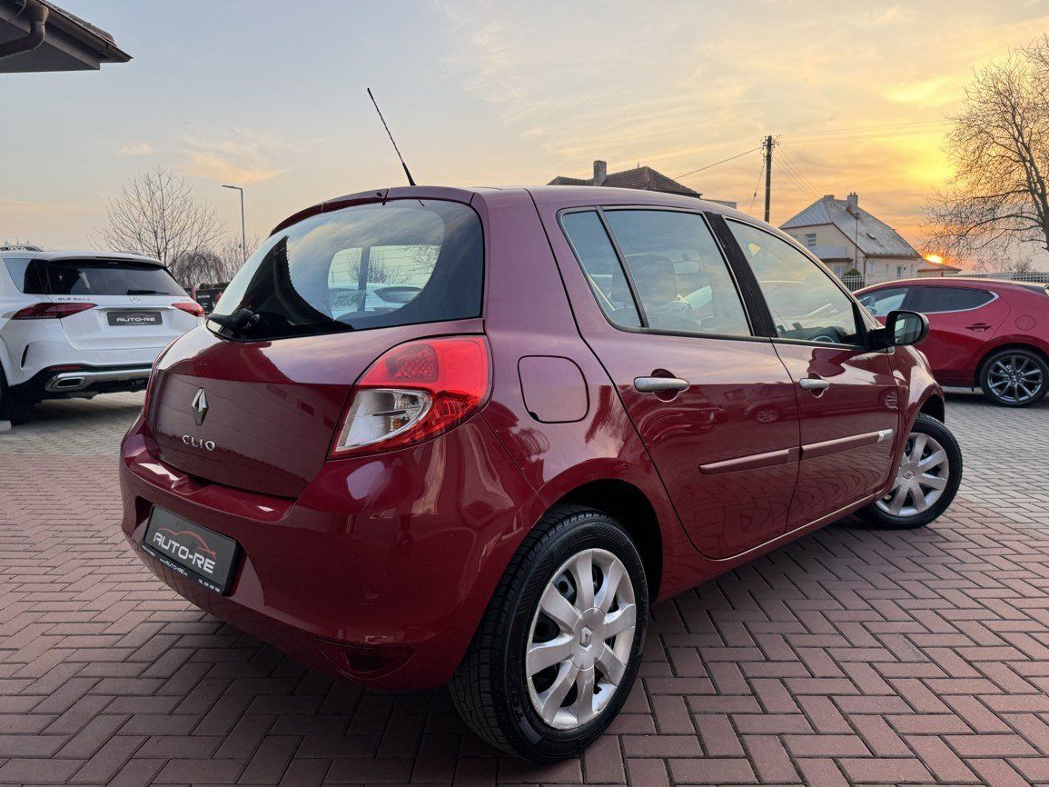 Renault Clio, 1.2i 55kW Klima Výhřev Sedadel - fotka 2