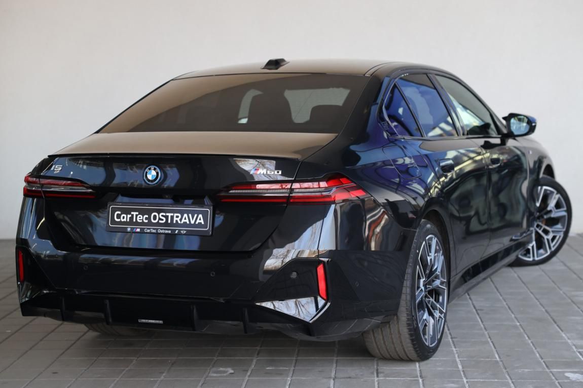 BMW i5, M60 xDrive sedan - fotka 4