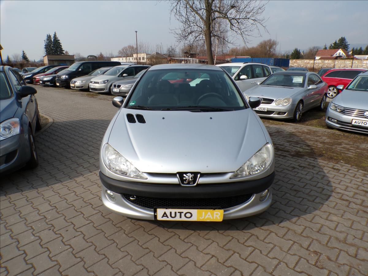 Peugeot 206, 1,4 i  1.MAJITEL - fotka 3