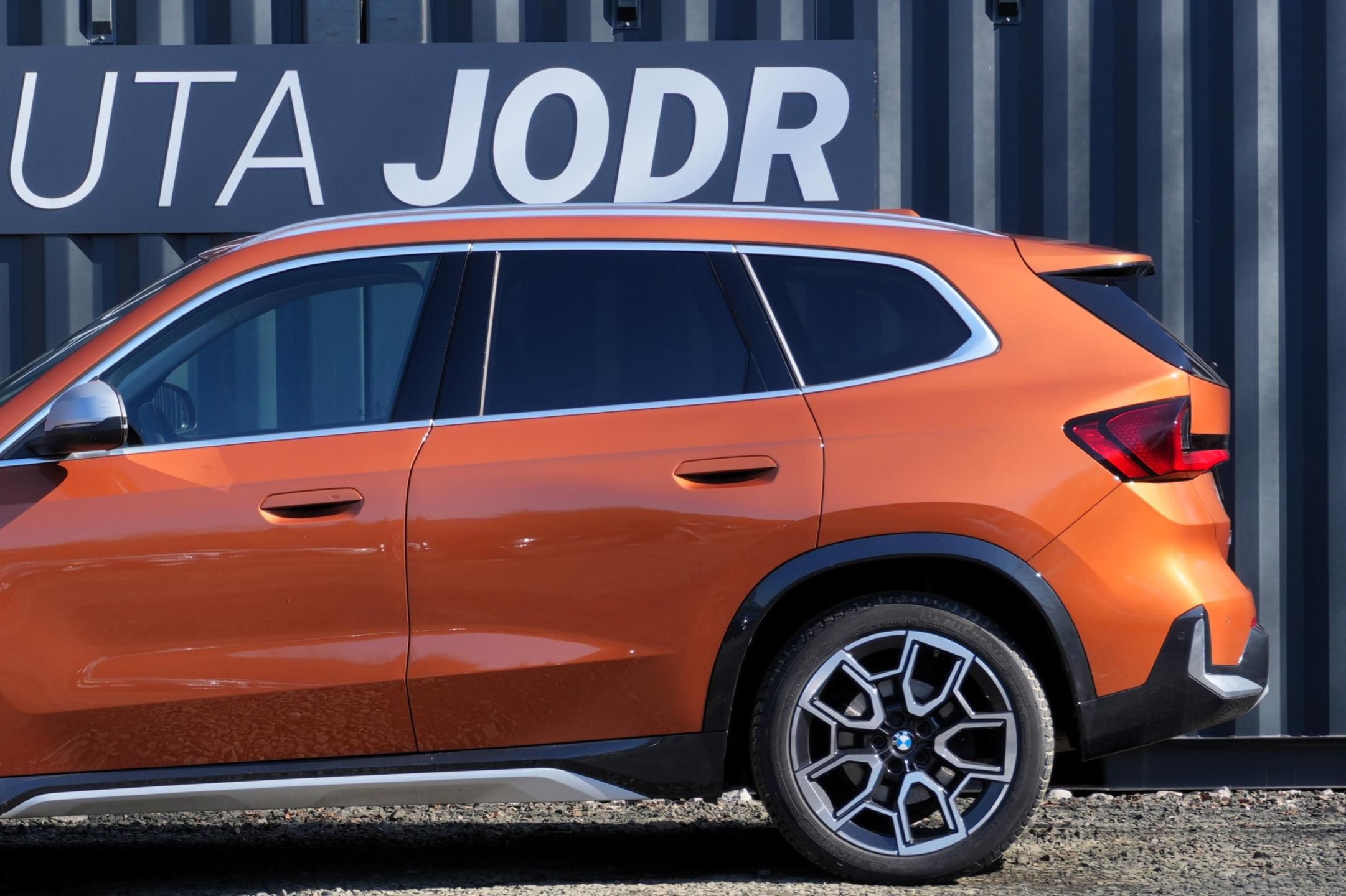 BMW X1, 23i xDrive, Tažné, 360° kamera - fotka 3