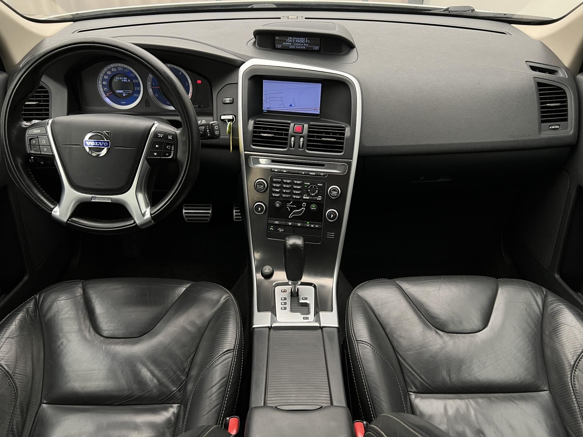 Volvo XC60, D5 AWD R-DESIGN AUT - fotka 2