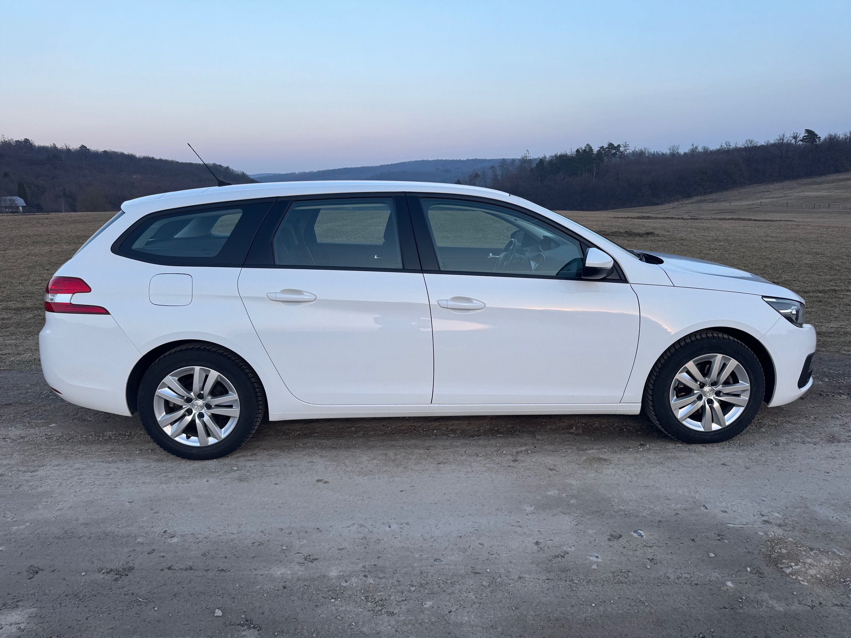 Peugeot 308, SW 1.5BlueHDI 96kW NAVI ČR - fotka 6