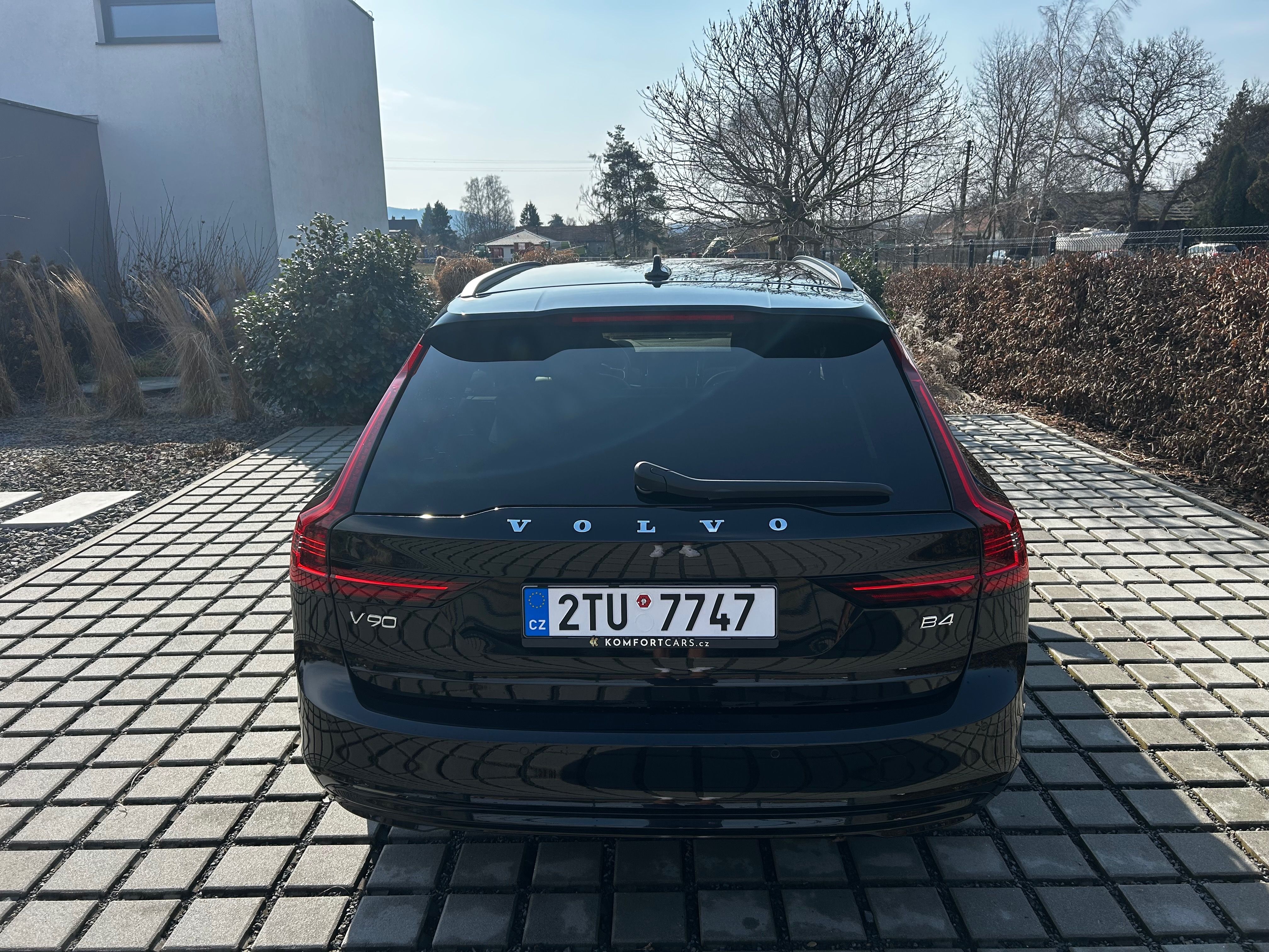 Volvo V90, B4 145kW 2022 - fotka 6