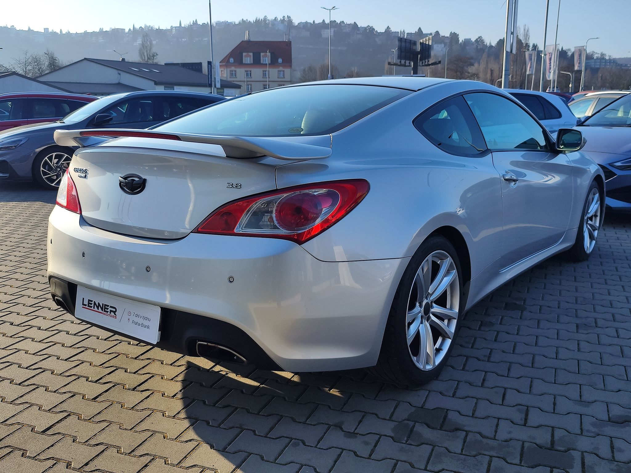 Hyundai Genesis, 3.8 V6/223kW Coupe 6AT - fotka 5