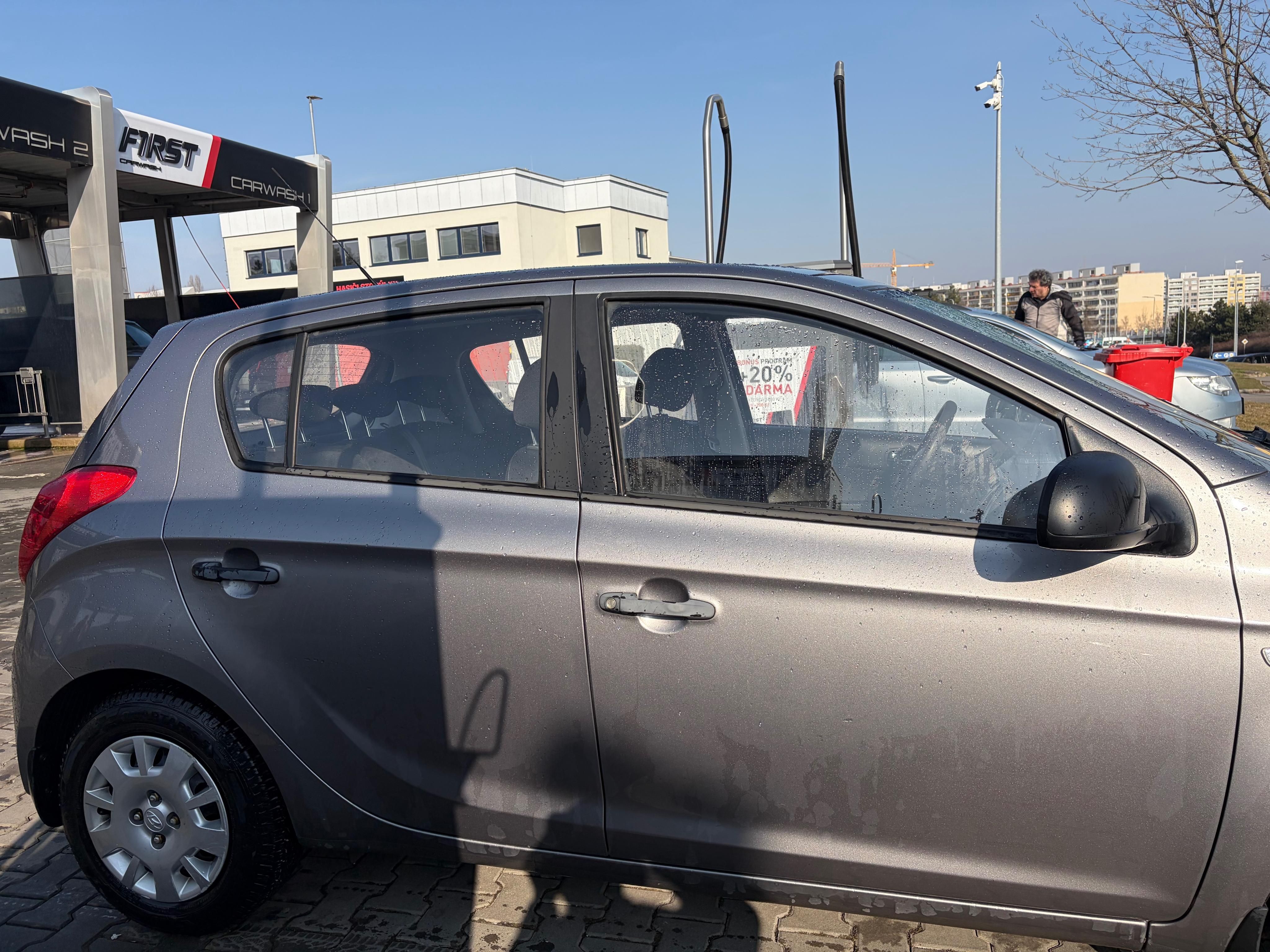 Hyundai i20, 1.3 Benzin - Servisováno - fotka 4