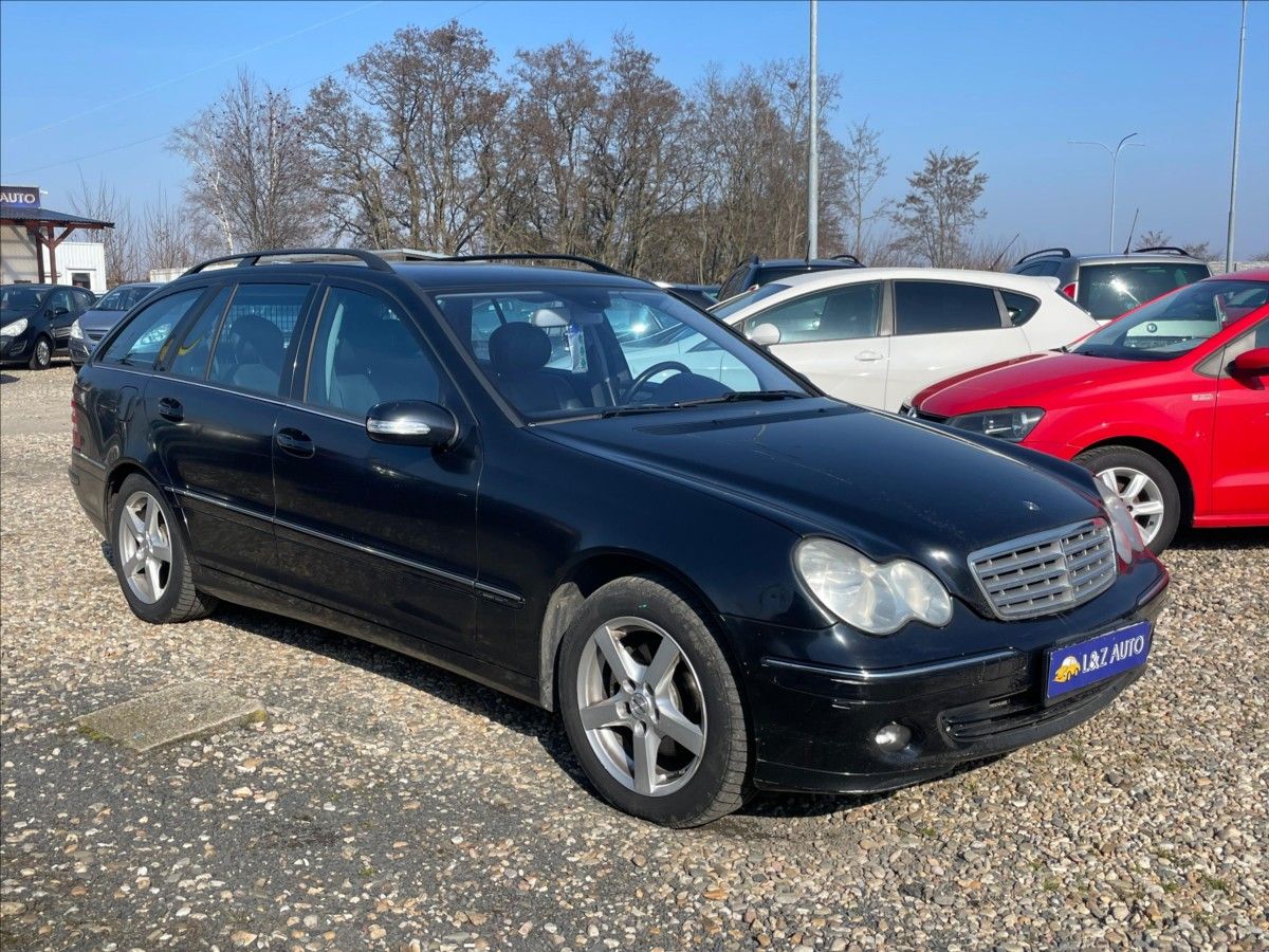 Mercedes-Benz Třídy C, 2,2 220 CDi - fotka 5