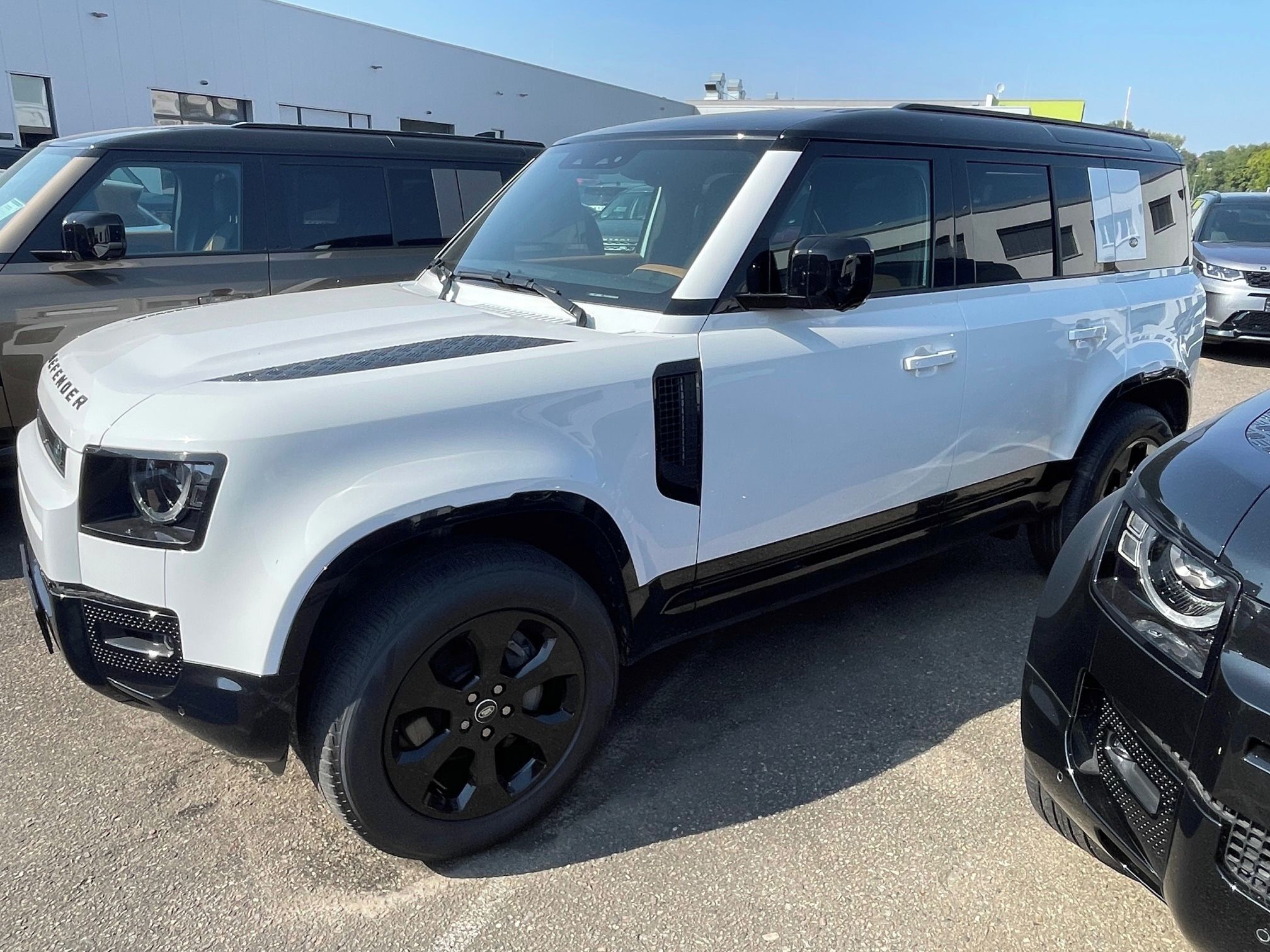 Land Rover Defender, 110 D300 HSE  model 24 - fotka 3