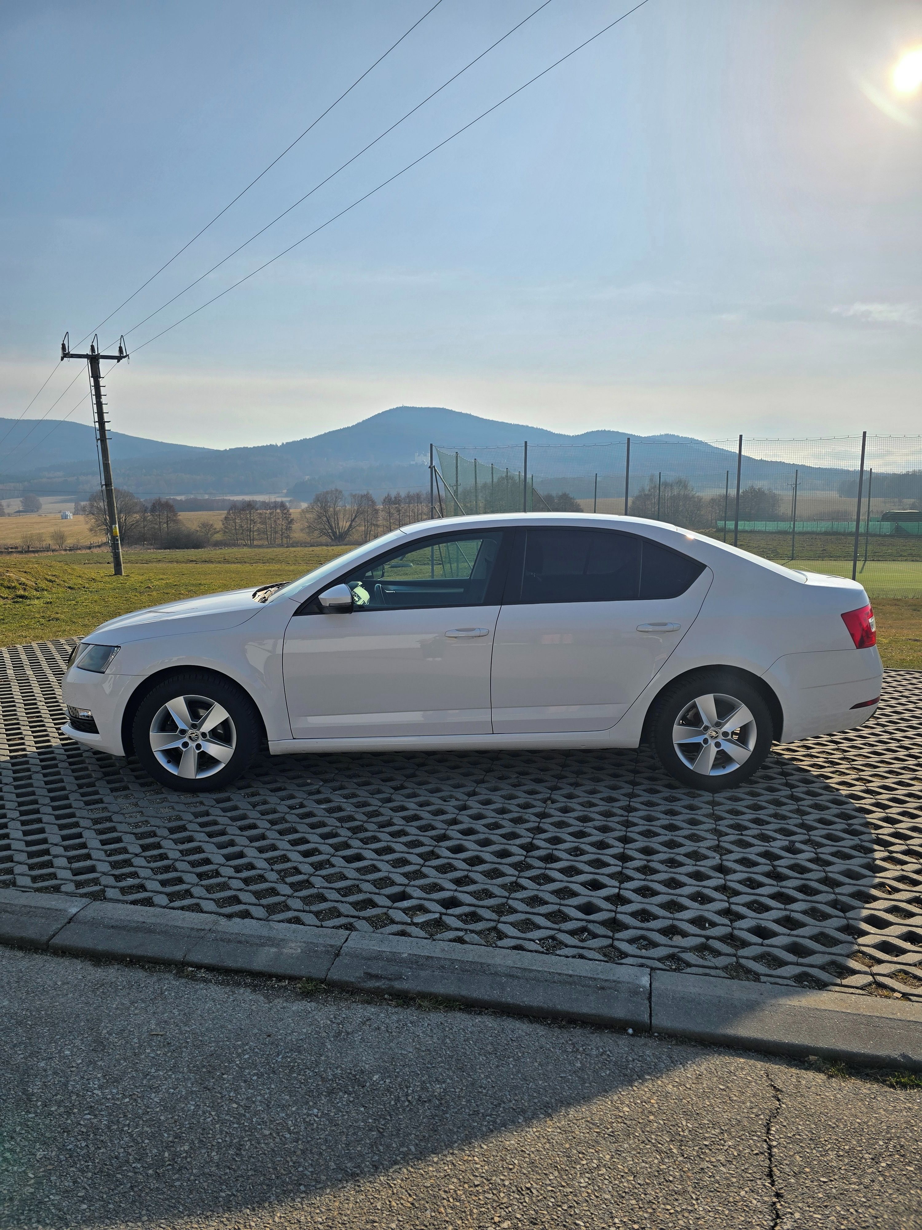 Škoda Octavia, 1.6 TDI 85Kw —prodáno———— - fotka 4