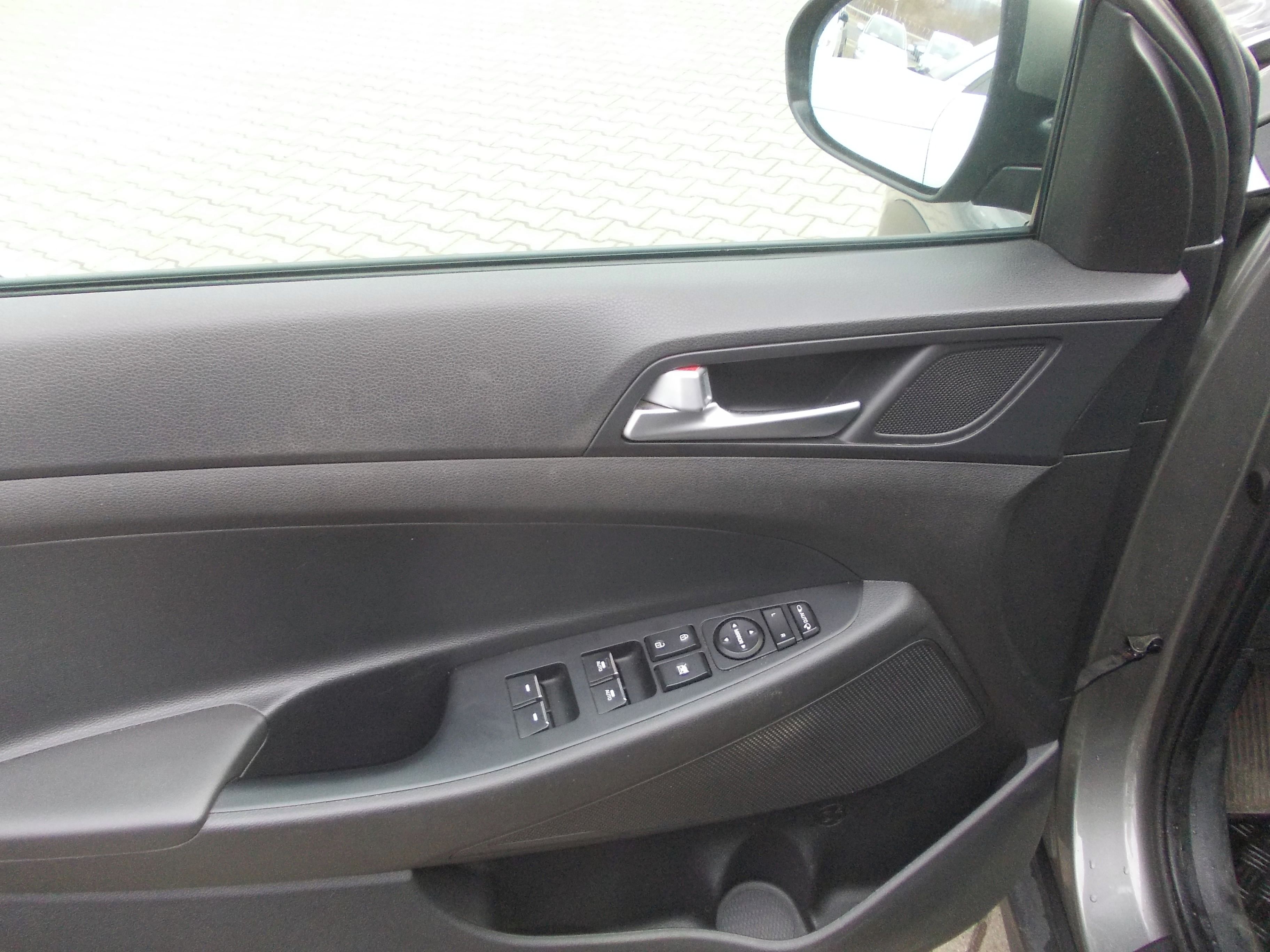 Hyundai Tucson, 2.0CDRI 136KW AUTOMAT ČR - fotka 5